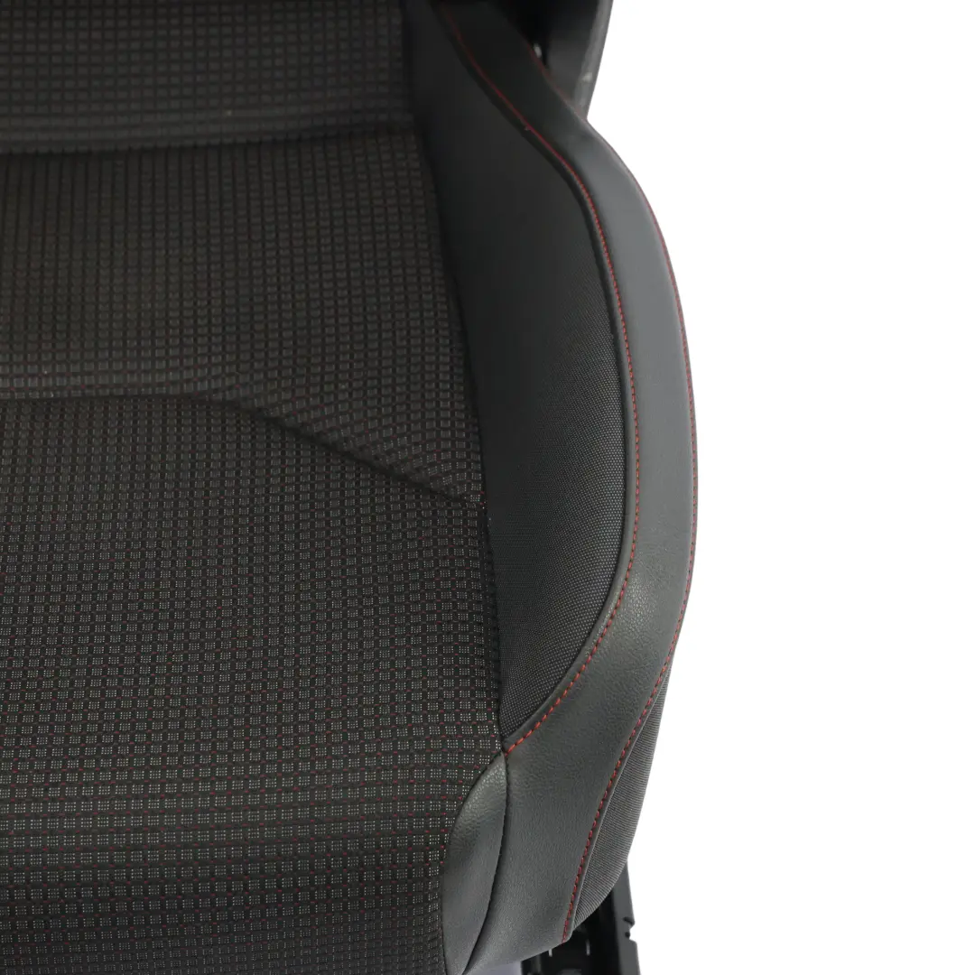 Mk3 5F Sedile Anteriore Destro Pelle Tessuto Panno Nero Cuciture Rosse per Seat Leon con numero di parte 5F0881806HL Seat Leon Mk3 5F Sedile Anteriore Destro Pelle Tessuto Panno Nero Cuciture Rosse - SKU 5F0881806HL-1 - Numero di parte 5F0881806HL