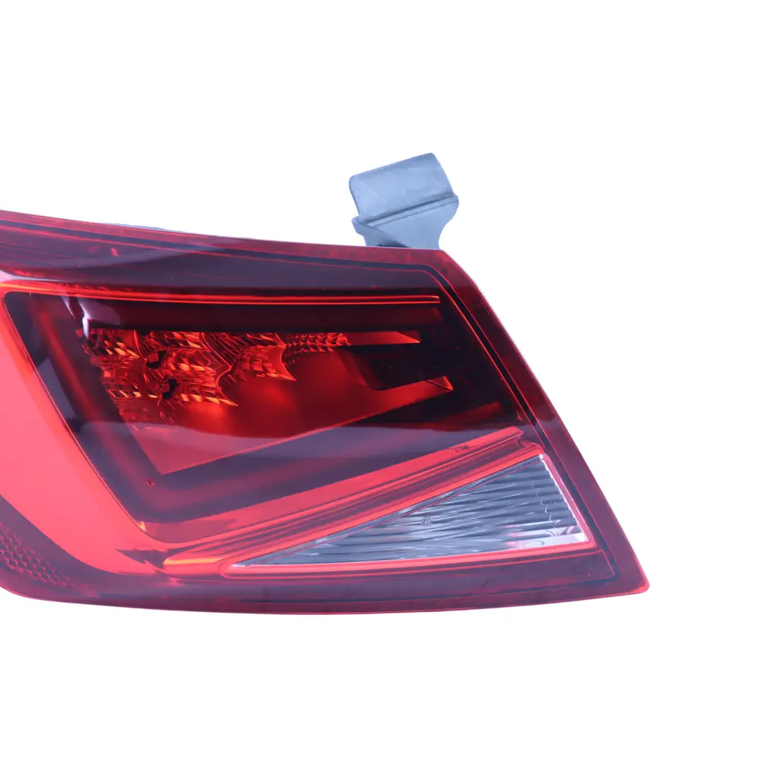 Mk3 Lampa Tylna Zewnętrzna Lewa LED do Seat Leon o numerze 5F0945207E Seat Leon Mk3 Lampa Tylna Zewnętrzna Lewa LED - SKU 5F0945207E - Numer Części 5F0945207E
