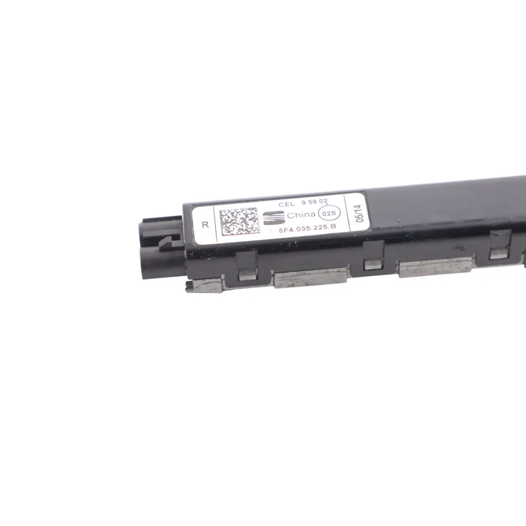 Mk3 Antenna Amplifier Module FM Right O/S Aerial Booster to Seat Leon with Part number 5F4035225B Seat Leon Mk3 Antenna Amplifier Module FM Right O/S Aerial Booster - SKU 5F4035225B - Part number 5F4035225B