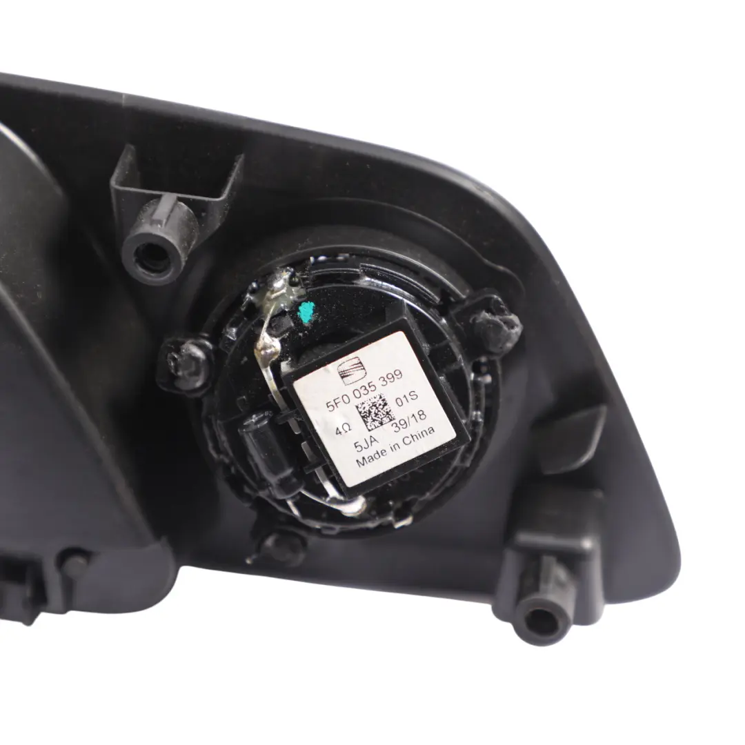 Mk3 Tirador Puerta Trasera Cromado Izquierdo para Seat Leon III con número de pieza 5F4839113B Seat Leon III Mk3 Tirador Puerta Trasera Cromado Izquierdo - SKU 5F4839113B-1 - Número de pieza 5F4839113B