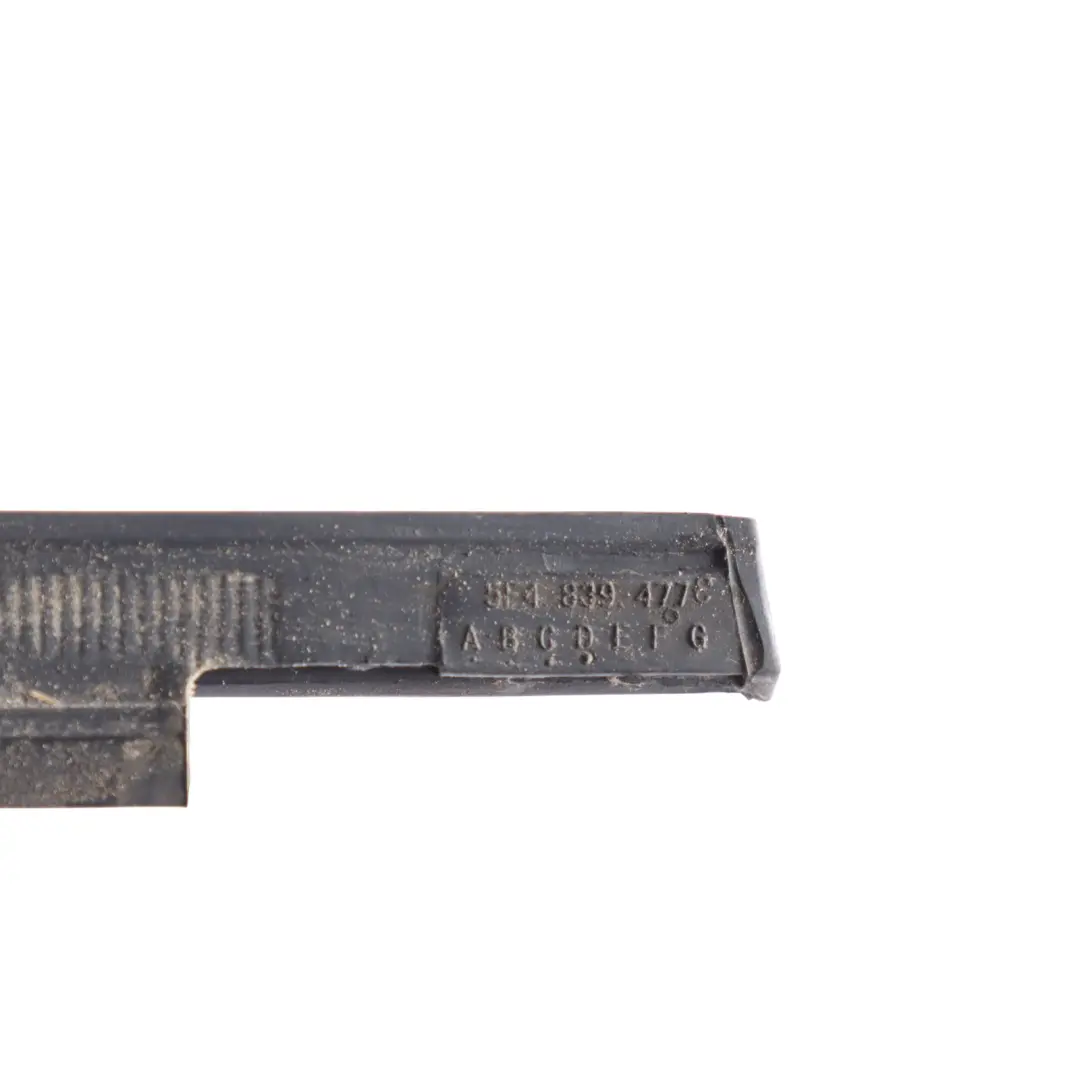 Mk3 5F Fenster Äußere Dichtung sstreifen Hinten Links für Seat Leon mit Teilenummer 5F4839477D Seat Leon Mk3 5F Fenster Äußere Dichtung sstreifen Hinten Links - SKU 5F4839477D - Teilenummer 5F4839477D