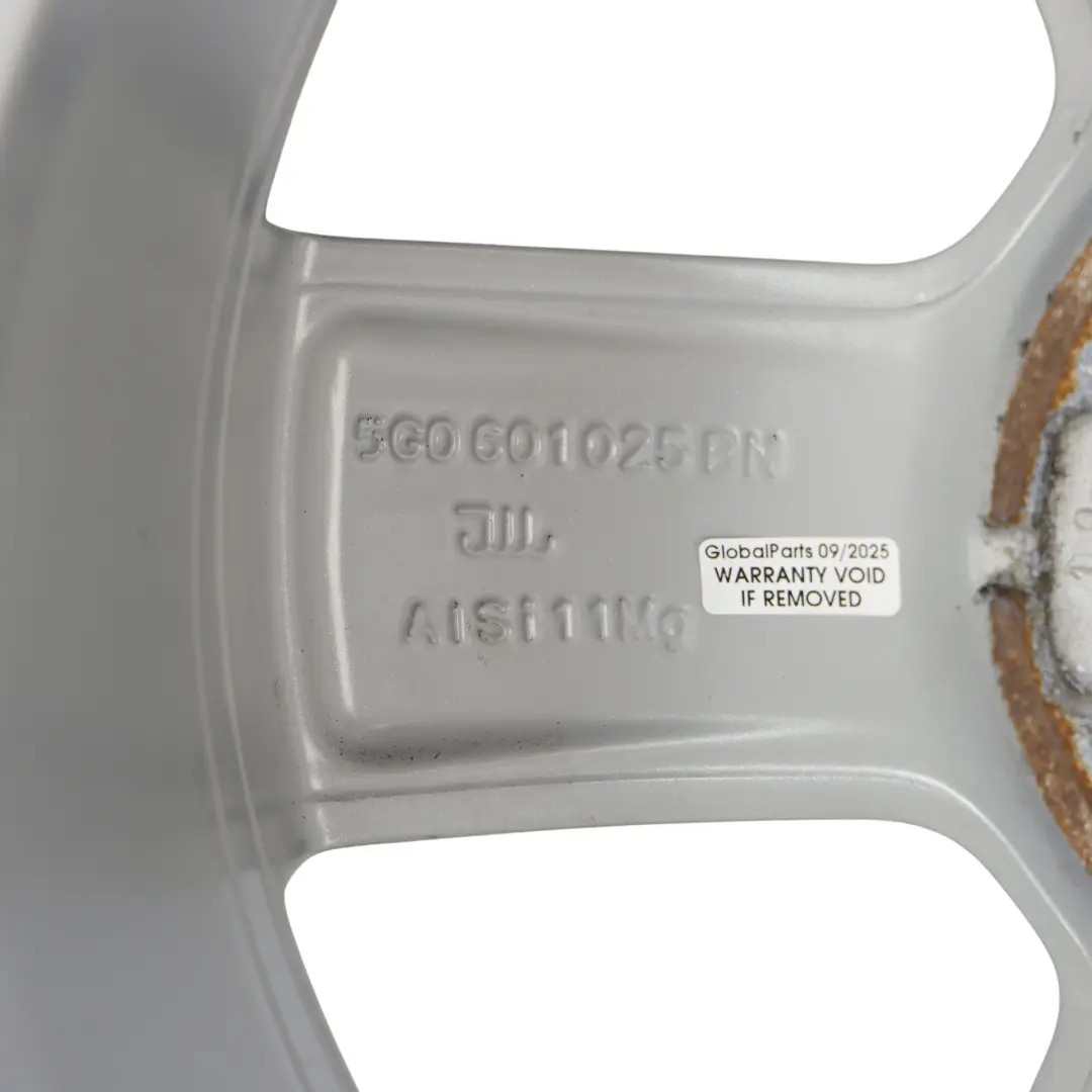 Silberne Leichtmetallfelge Felge 16" 6.5J ET:46 für Volkswagen Golf Mk7 mit Teilenummer 5G0601025BN Volkswagen Golf Mk7 Silberne Leichtmetallfelge Felge 16" 6.5J ET:46 - SKU 5G0601025BN-1 - Teilenummer 5G0601025BN