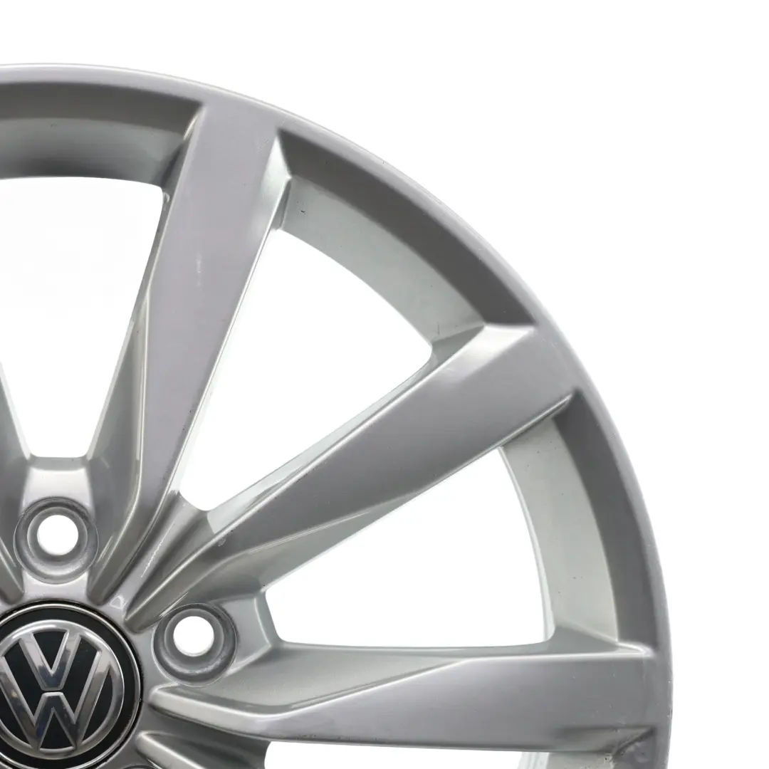 Srebrna Felga Aluminiowa 17" 7J ET49 5G0601025CH do Volkswagen Golf Mk7 o numerze 5G0601025CH-1 Volkswagen Golf Mk7 Srebrna Felga Aluminiowa 17" 7J ET49 5G0601025CH - SKU 5G0601025CH-1 - Numer Części 5G0601025CH-1