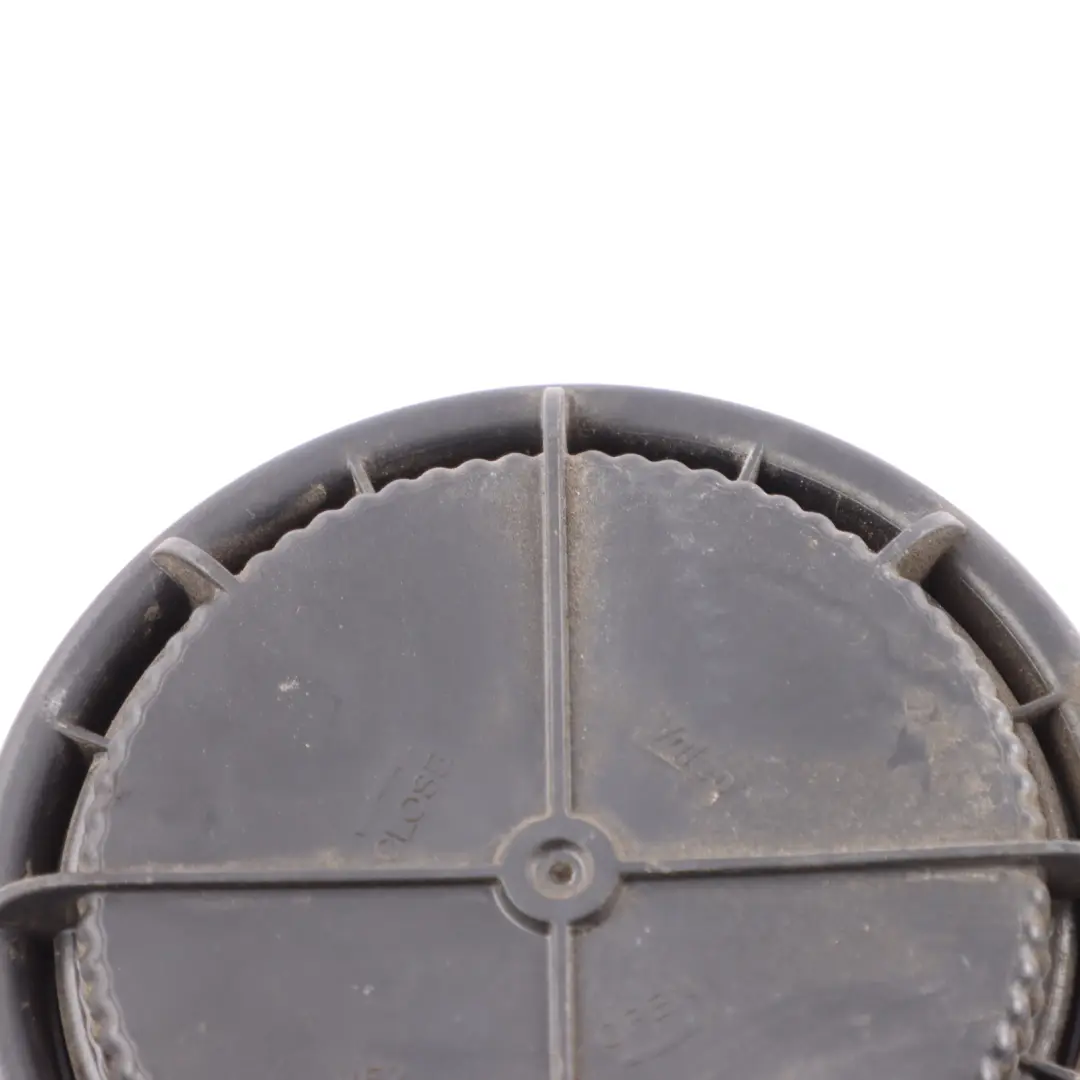 Calota Faro Anteriore Antipolvere Sinistra Destra per Volkswagen Golf Mk7 con numero di parte 5G0941607B Volkswagen Golf Mk7 Calota Faro Anteriore Antipolvere Sinistra Destra - SKU 5G0941607B - Numero di parte 5G0941607B