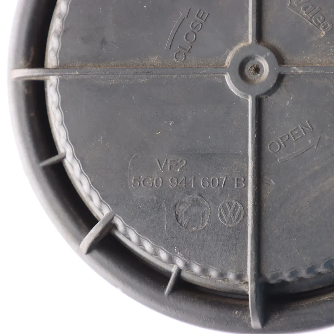 Cache-Poussière Phare Gauche Droite pour Volkswagen Golf Mk7 à propos du numéro de pièce 5G0941607B Volkswagen Golf Mk7 Cache-Poussière Phare Gauche Droite - SKU 5G0941607B - Numéro de pièce 5G0941607B