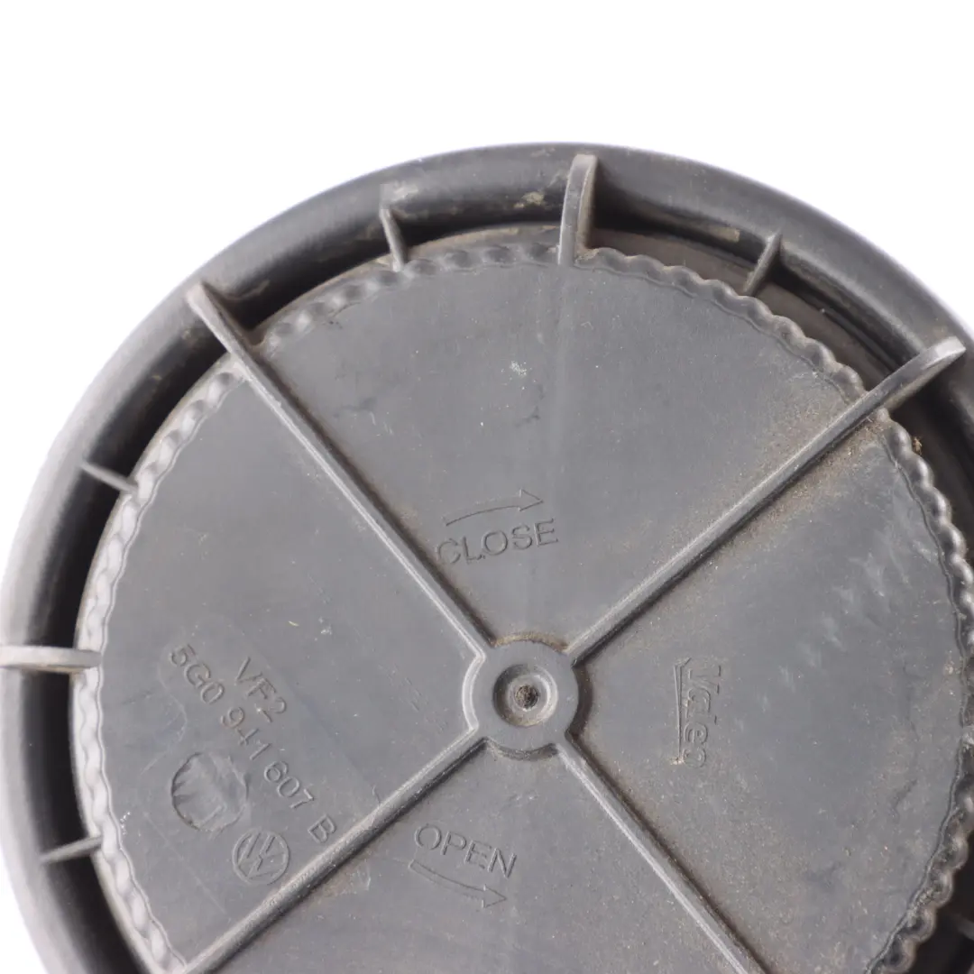 Calota Faro Anteriore Antipolvere Sinistra Destra per Volkswagen Golf Mk7 con numero di parte 5G0941607B Volkswagen Golf Mk7 Calota Faro Anteriore Antipolvere Sinistra Destra - SKU 5G0941607B - Numero di parte 5G0941607B