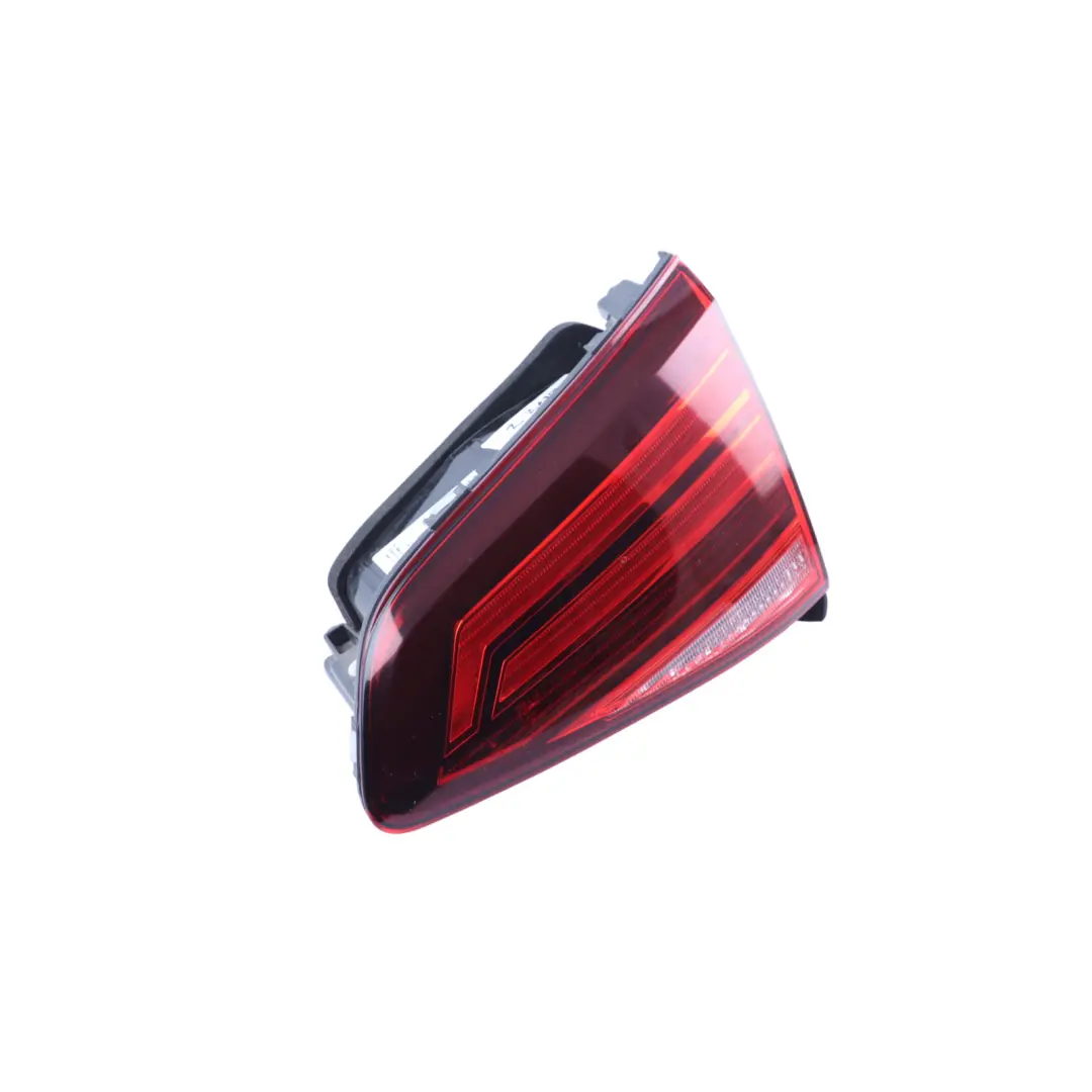 5G Lampa Tylna Wewnętrzna Prawa do Volkswagen Golf Mk7 o numerze 5G0945094AH Volkswagen Golf Mk7 5G Lampa Tylna Wewnętrzna Prawa - SKU 5G0945094AH - Numer Części 5G0945094AH