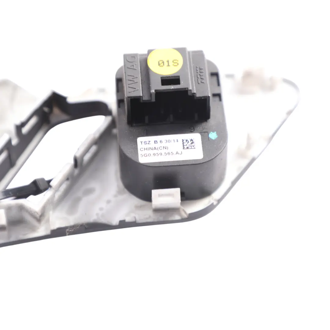Exterior Wing Mirror Adjuster Control Switch to VW Volkswagen Golf Mk7 with Part number 5G0959565AJ VW Volkswagen Golf Mk7 Exterior Wing Mirror Adjuster Control Switch - SKU RHD-5G0959565AJ - Part number 5G0959565AJ