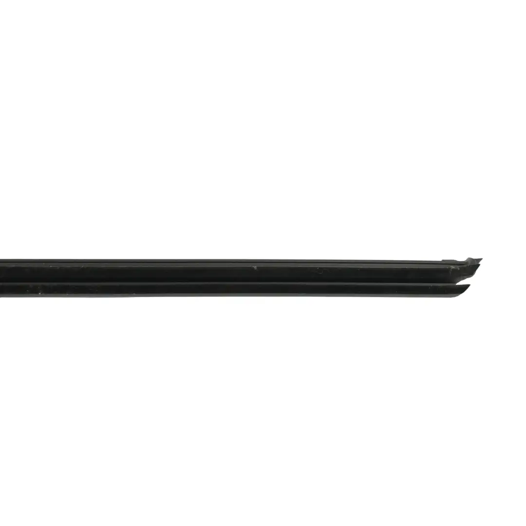 VW Golf Mk7 Joint D'Étanchéité Intérieur De Vitre De Porte Gauche 5G3837479A - SKU 5G3837479B - Numéro de pièce 5G3837479B