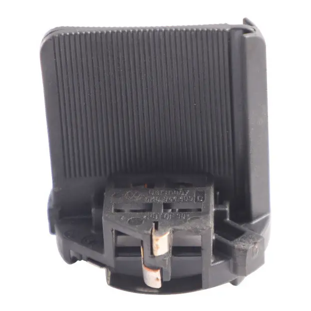 Gniazdo Żarówki Przód Lewe Prawe do Volkswagen VW Golf Mk7 o numerze 5K0941109D Volkswagen VW Golf Mk7 Gniazdo Żarówki Przód Lewe Prawe - SKU 5K0941109D - Numer Części 5K0941109D