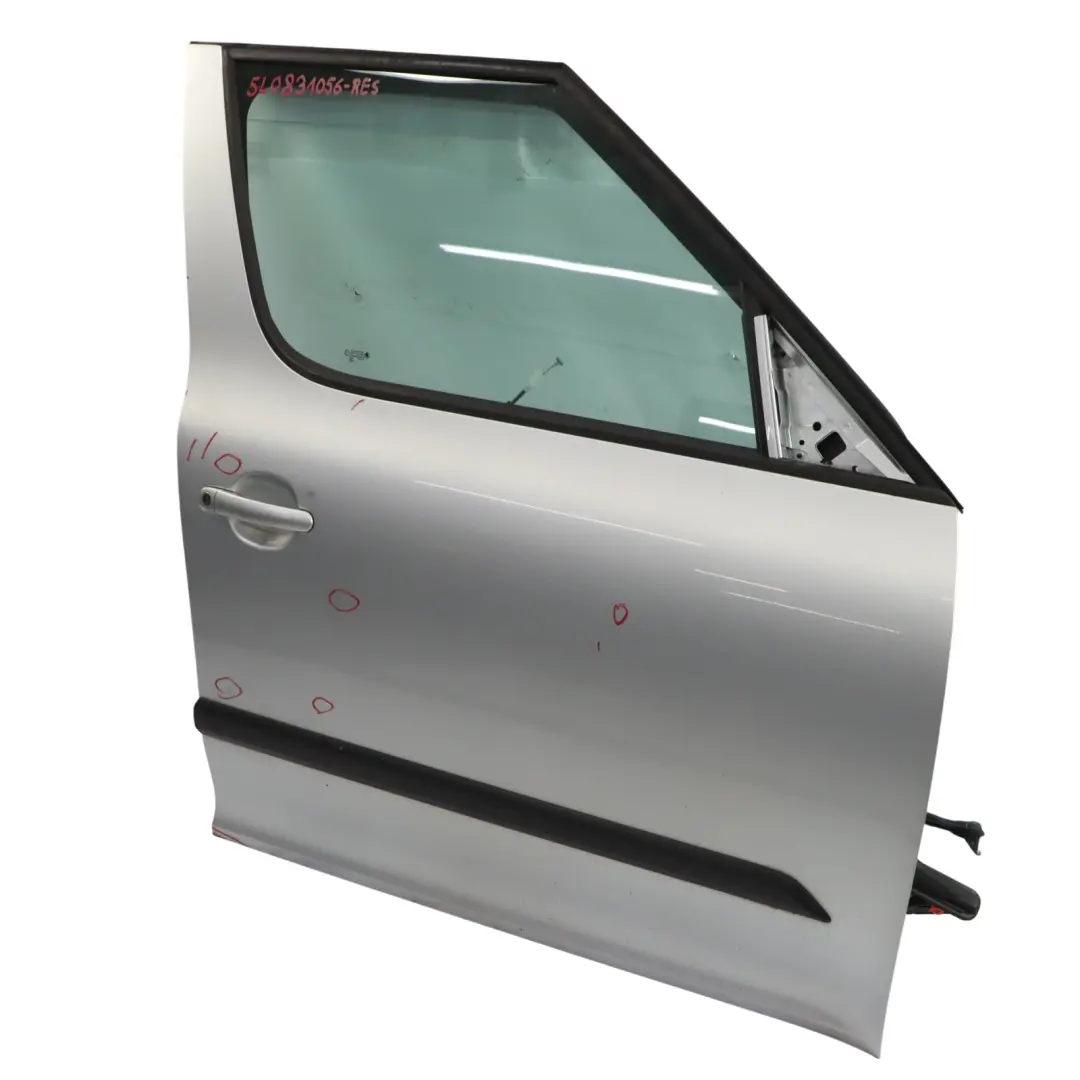 Tür Vorne Rechts Reflex Silber Metallic - A7W für Skoda Yeti 5L mit Teilenummer 5L0831056 Skoda Yeti 5L Tür Vorne Rechts Reflex Silber Metallic - A7W - SKU 5L0831056-RES - Teilenummer 5L0831056