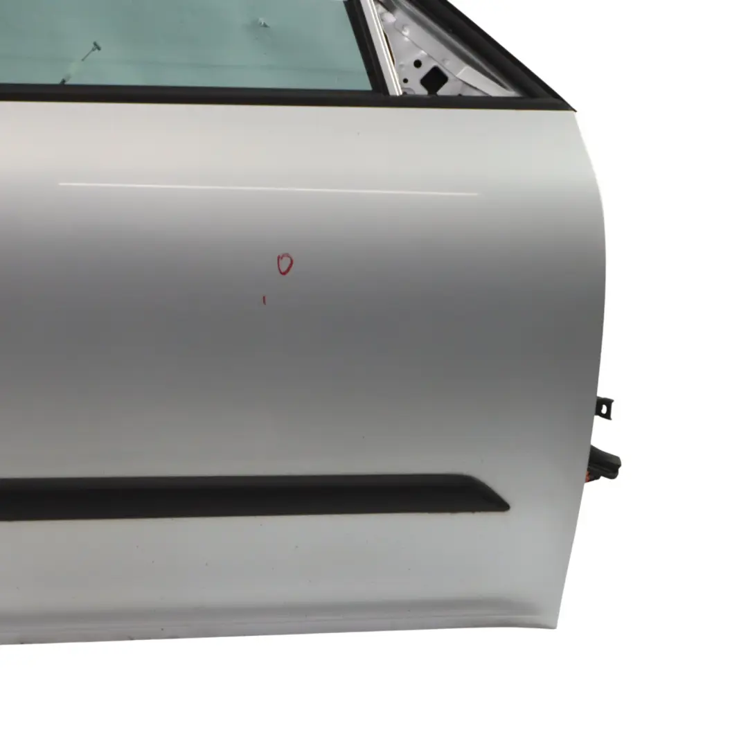 Drzwi Prawy Przód Reflex Silver Srebrny Metalik - A7W do Skoda Yeti 5L o numerze 5L0831056 Skoda Yeti 5L Drzwi Prawy Przód Reflex Silver Srebrny Metalik - A7W - SKU 5L0831056-RES - Numer Części 5L0831056