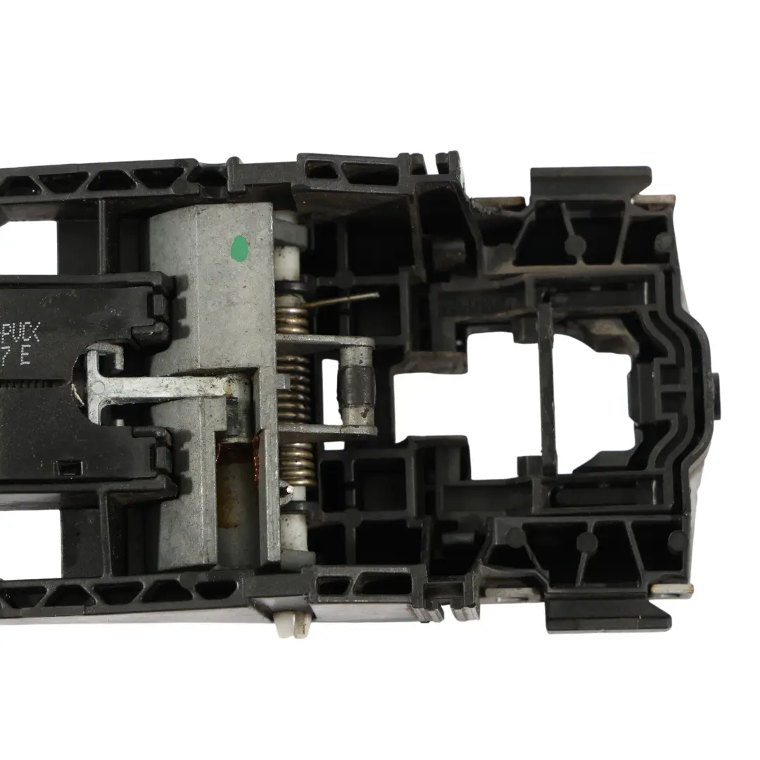 Soporte De La Manija De La Puerta Trasera Derecha para Skoda Yeti 5L con número de pieza 5L0839885A Skoda Yeti 5L Soporte De La Manija De La Puerta Trasera Derecha - SKU 5L0839885A - Número de pieza 5L0839885A