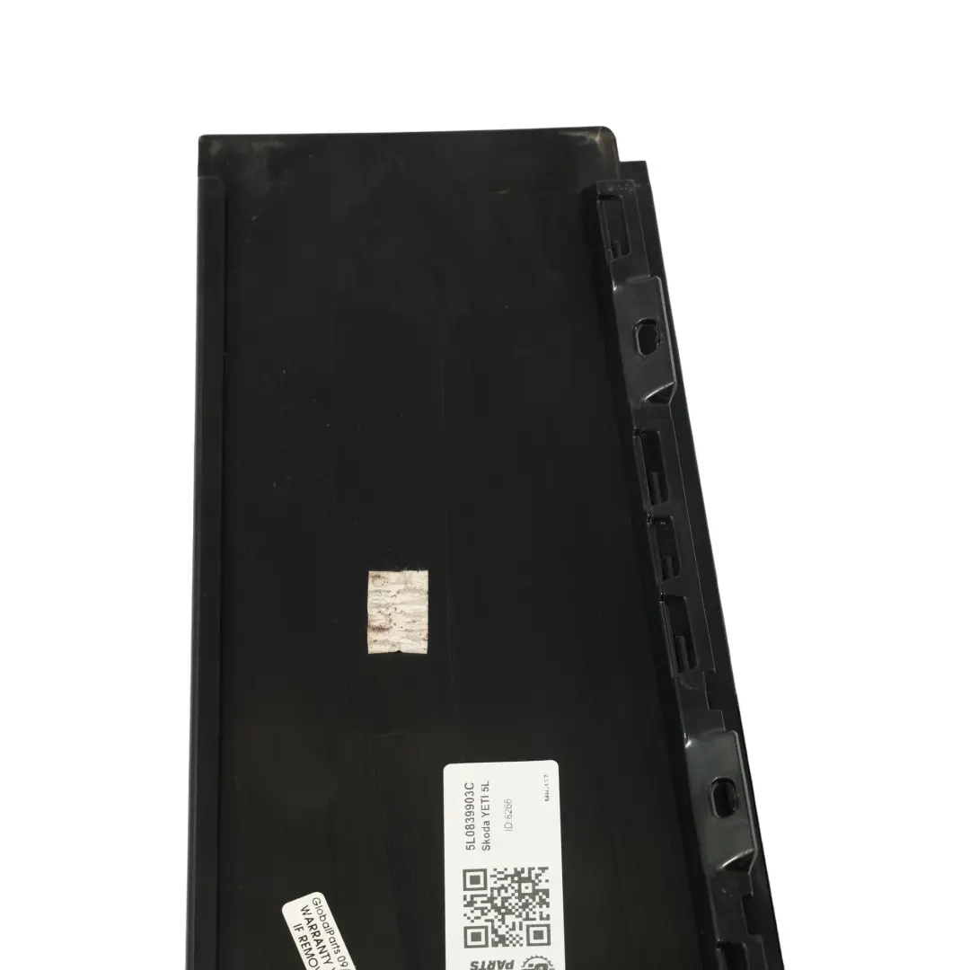 Listwa Drzwi Osłona Słupka C Tył Tylna Lewa do Skoda Yeti 5L o numerze 5L0839903C Skoda Yeti 5L Listwa Drzwi Osłona Słupka C Tył Tylna Lewa - SKU 5L0839903C - Numer Części 5L0839903C