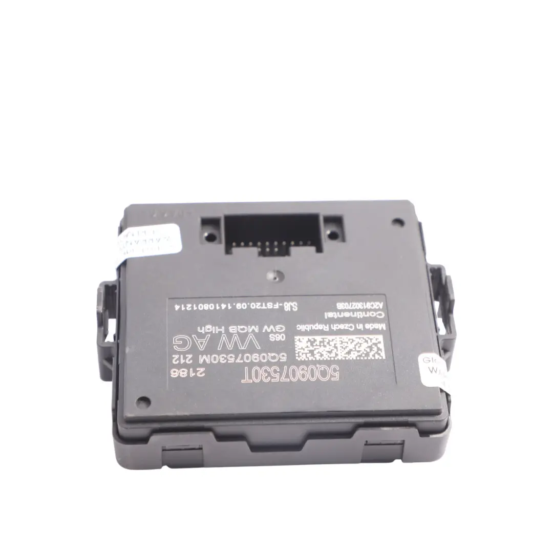 Gateway Control Module Unit ECU to VW Volkswagen Golf SV Mk7 Audi A3 8V with Part number 5Q0907530T VW Volkswagen Golf SV Mk7 Audi A3 8V Gateway Control Module Unit ECU - SKU 5Q0907530T - Part number 5Q0907530T