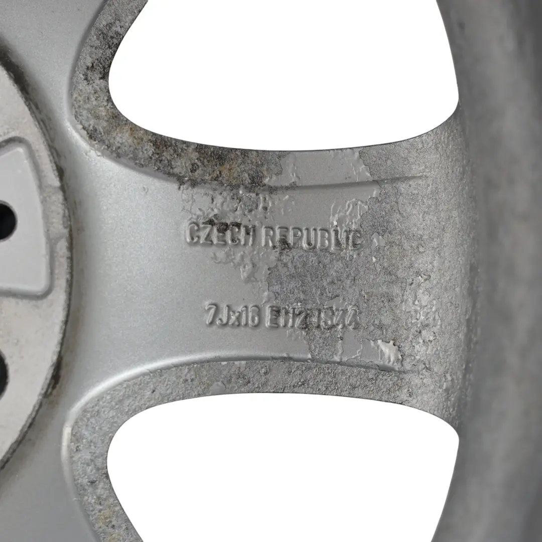 Cerchio ruota in lega 16" Spider Spoke 151 7J per BMW E81 E82 E87 E88 con numero di parte 6769402 BMW E81 E82 E87 E88 Cerchio ruota in lega 16" Spider Spoke 151 7J - SKU 6769402 - Numero di parte 6769402