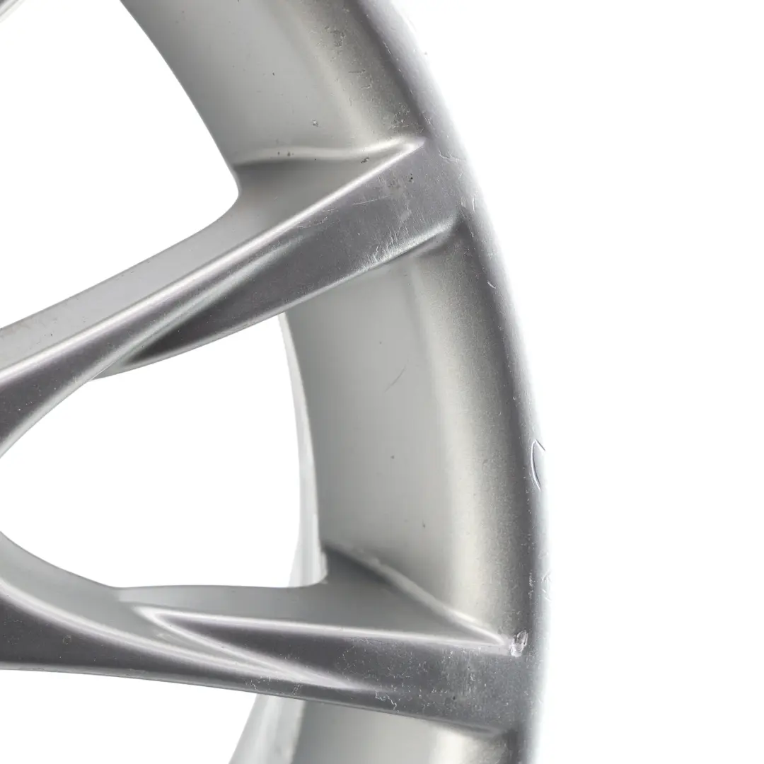 Srebrna Felga Aluminiowa Przód 216 18" 8J ET34 do BMW E90 E91 E92 E93 o numerze 6770464 BMW E90 E91 E92 E93 Srebrna Felga Aluminiowa Przód 216 18" 8J ET34 - SKU 6770464-2 - Numer Części 6770464