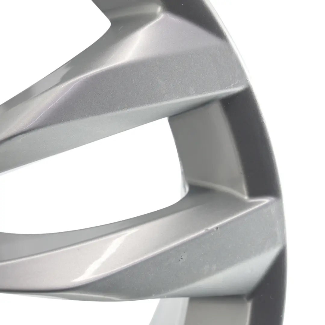 Argento Cerchio In Lega 18" 8J ET:30 Styling 609 per BMW F10 F11 LCI con numero di parte 6862892 BMW F10 F11 LCI Argento Cerchio In Lega 18" 8J ET:30 Styling 609 - SKU 6862892-1 - Numero di parte 6862892