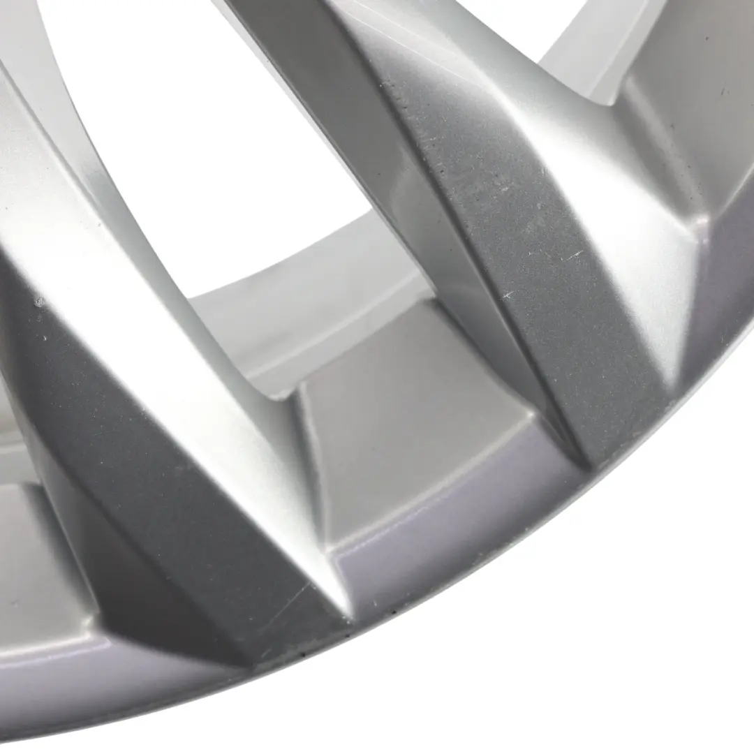 Silberne Alufelge 18" 8J ET:30 Styling 609 für BMW F10 F11 LCI mit Teilenummer 6862892 BMW F10 F11 LCI Silberne Alufelge 18" 8J ET:30 Styling 609 - SKU 6862892-1 - Teilenummer 6862892