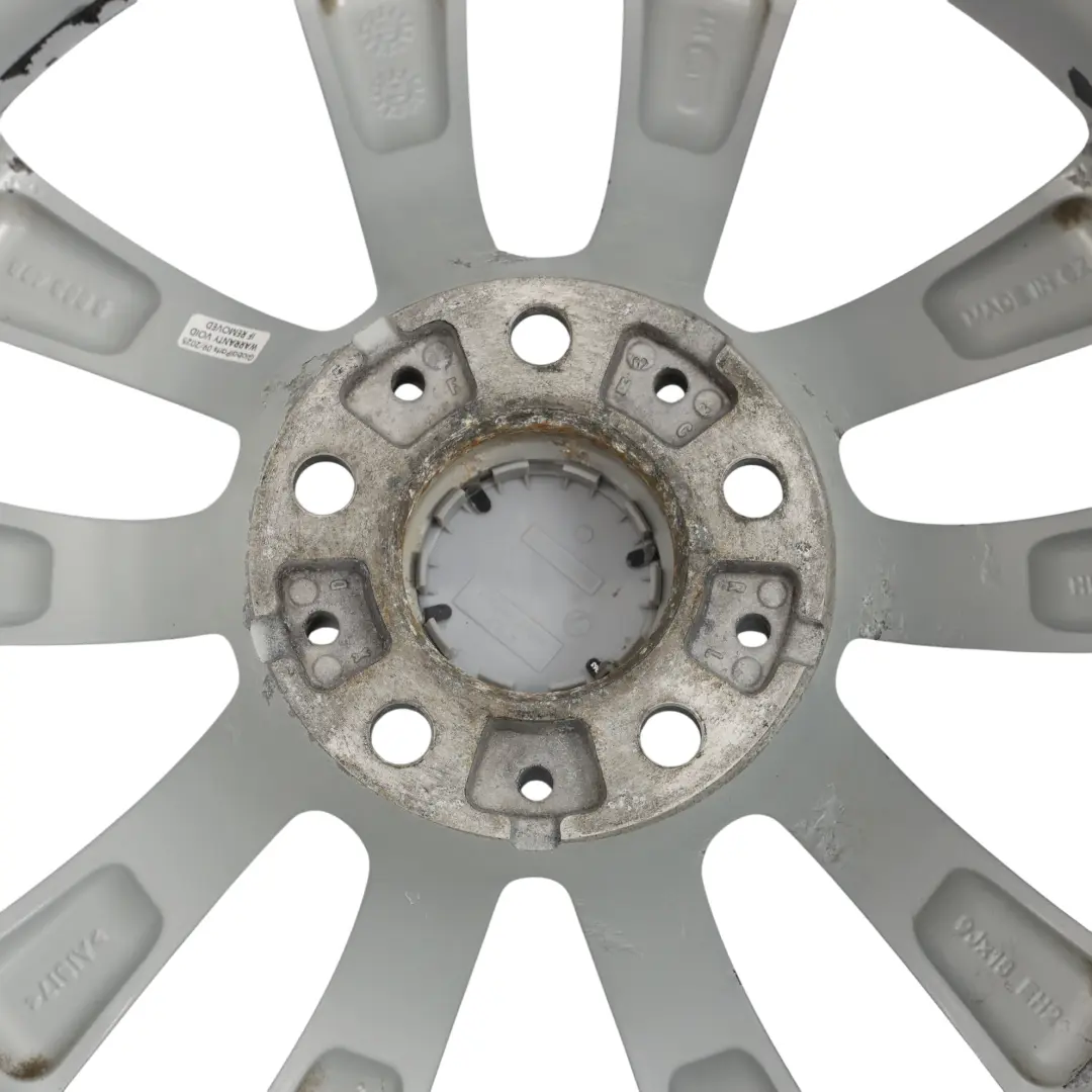 Tylna Srebrna Alufelga 18" 9J ET:44 Styling 609 do BMW F10 F11 LCI o numerze 6868498 BMW F10 F11 LCI Tylna Srebrna Alufelga 18" 9J ET:44 Styling 609 - SKU 6868498-1 - Numer Części 6868498