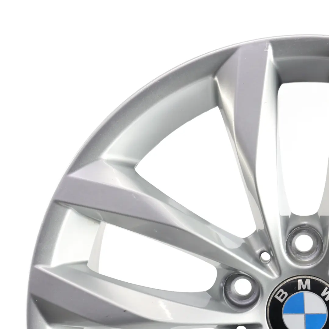 Tylna Srebrna Alufelga 18" 9J ET:44 Styling 609 do BMW F10 F11 LCI o numerze 6868498 BMW F10 F11 LCI Tylna Srebrna Alufelga 18" 9J ET:44 Styling 609 - SKU 6868498-1 - Numer Części 6868498