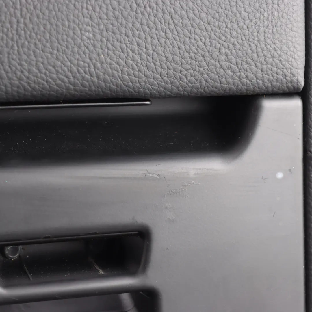 BMW E60 Dossier de siège arrière Accoudoir central Tablette Porte-gobelet Noir - SKU 6988615 - Numéro de pièce 6988616