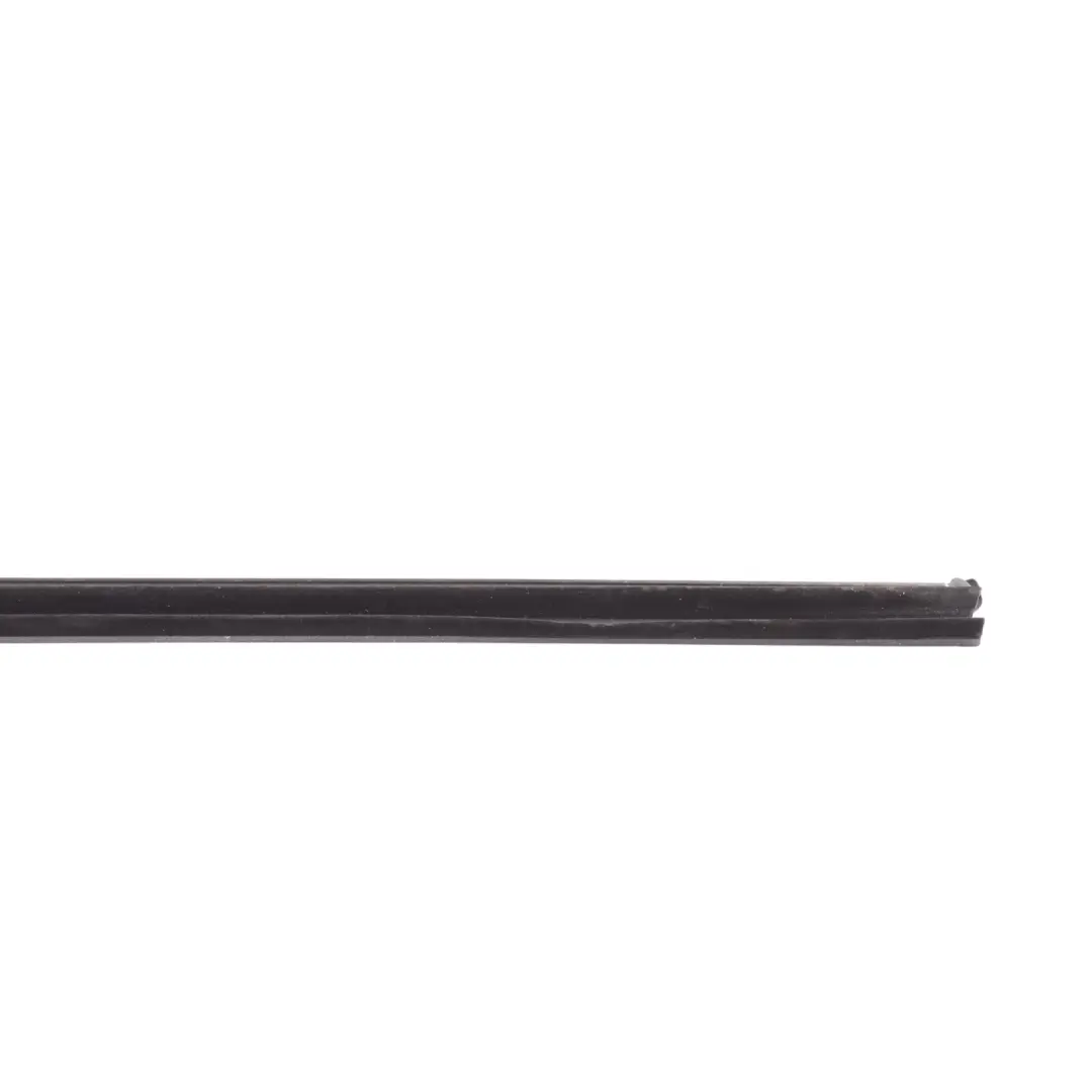 Mk5 Guarnizione Finestra Porta Interna Anteriore Destra per Seat Ibiza con numero di parte 6F0837472C Seat Ibiza Mk5 Guarnizione Finestra Porta Interna Anteriore Destra - SKU 6F0837472C - Numero di parte 6F0837472C