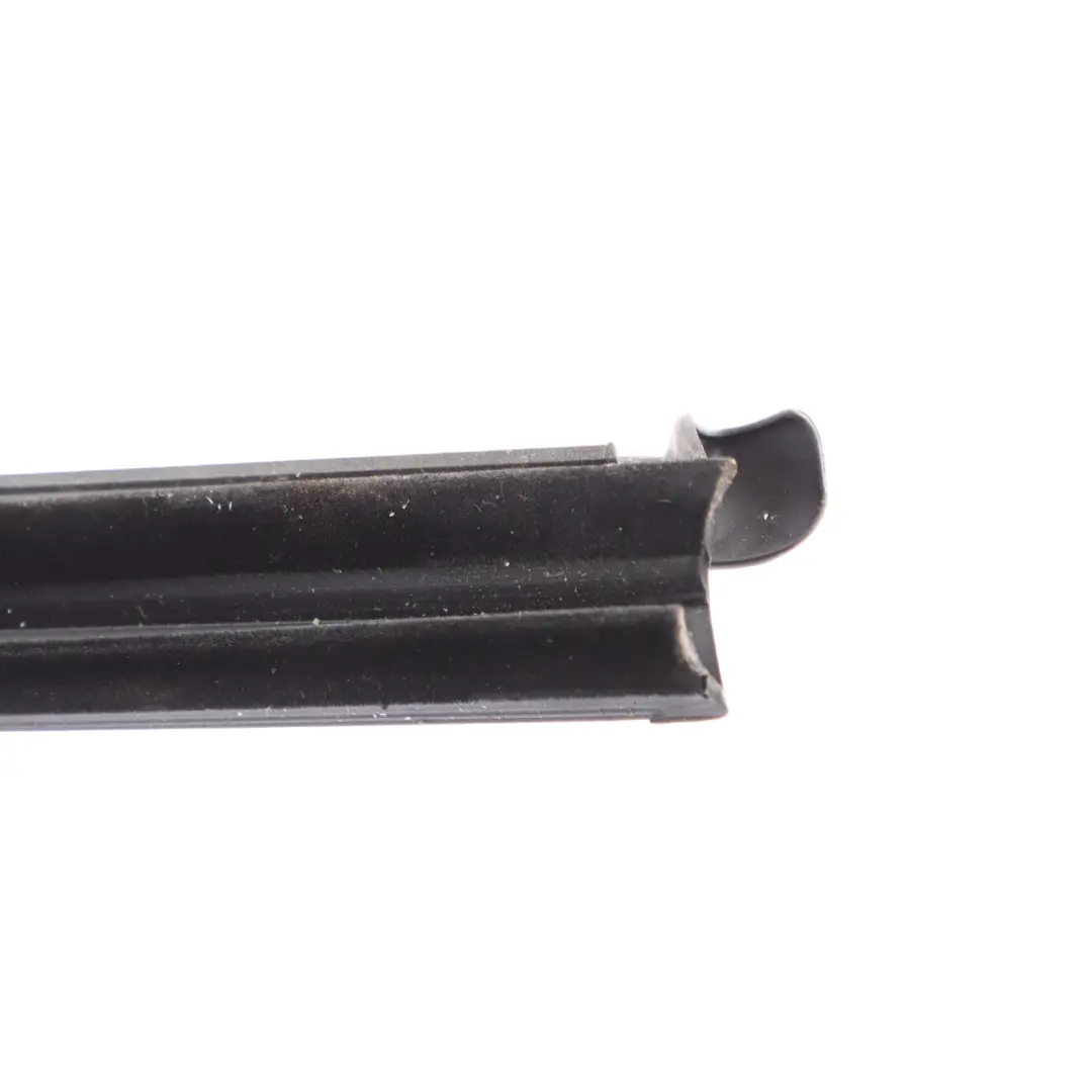 Mk5 Türfenster Dichtung Innen Vorne Rechts für Seat Ibiza mit Teilenummer 6F0837472C Seat Ibiza Mk5 Türfenster Dichtung Innen Vorne Rechts - SKU 6F0837472C - Teilenummer 6F0837472C