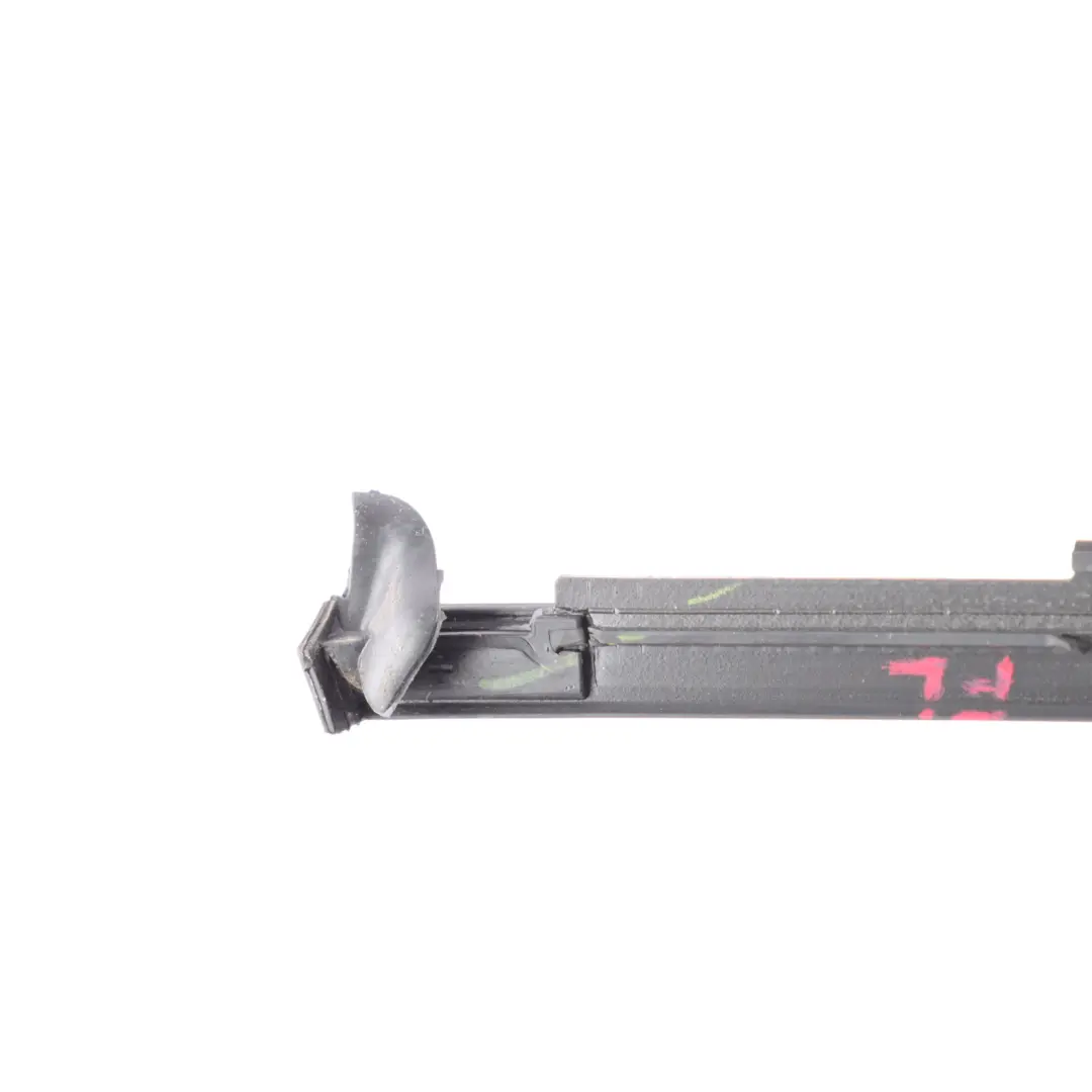 Mk5 Zewnętrzna Lewa Uszczelka Szyby Przednich Drzwi do Seat Ibiza o numerze 6F0837477G Seat Ibiza Mk5 Zewnętrzna Lewa Uszczelka Szyby Przednich Drzwi - SKU 6F0837477G - Numer Części 6F0837477G