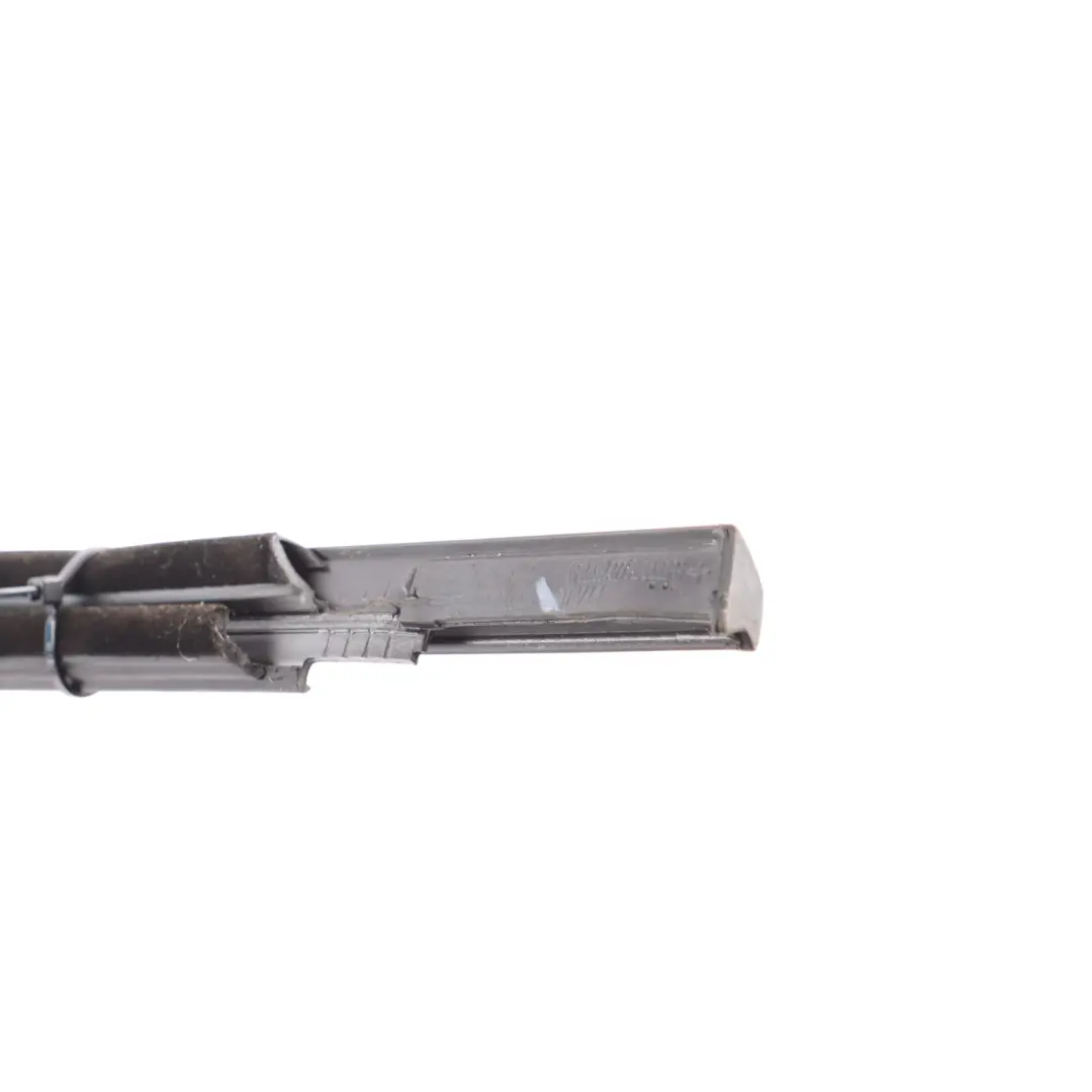 Mk5 Listwa Zgarniająca Szyby Zewnętrzna Tylna Lewa do Seat Ibiza o numerze 6F0839477G Seat Ibiza Mk5 Listwa Zgarniająca Szyby Zewnętrzna Tylna Lewa - SKU 6F0839477G - Numer Części 6F0839477G