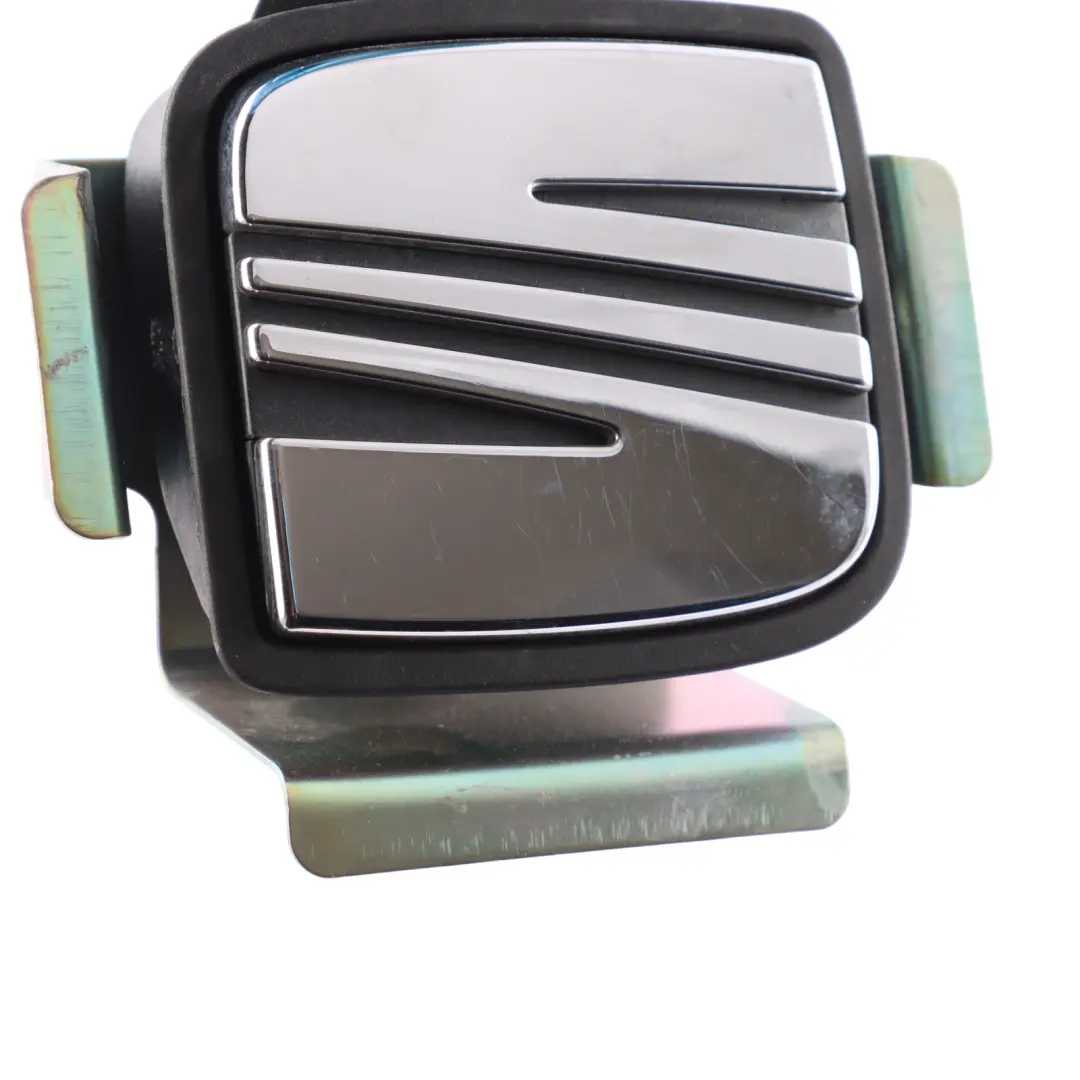 6J Emblem Badge Trunk Boot Tailgate Handle Trim to Seat Ibiza with Part number 6J4827565B Seat Ibiza 6J Emblem Badge Trunk Boot Tailgate Handle Trim - SKU 6J4827565B - Part number 6J4827565B