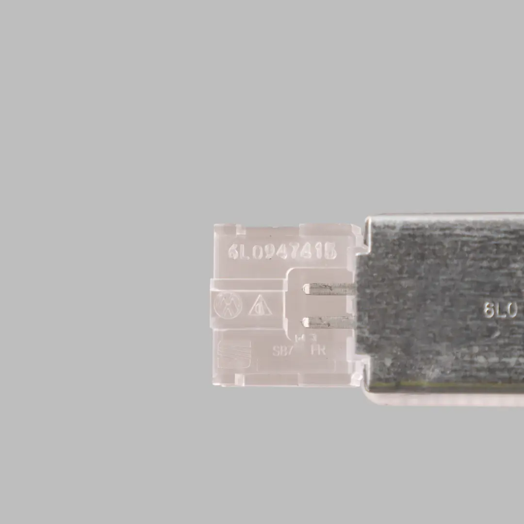 Mk5 KJ1 Audi A1 GB Innenraum Kofferraum Deckel Licht Lampe für Seat Ibiza mit Teilenummer 6L0947415 Seat Ibiza Mk5 KJ1 Audi A1 GB Innenraum Kofferraum Deckel Licht Lampe - SKU 6L0947415 - Teilenummer 6L0947415