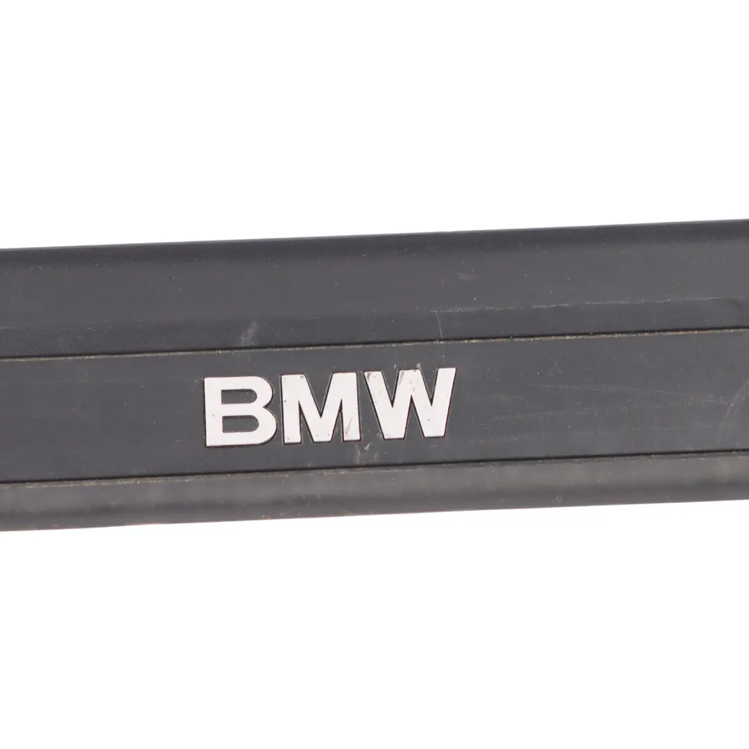 Couverture Entree Arriere Droite Noir pour BMW E90 E91 LCI à propos du numéro de pièce 7907160 BMW E90 E91 LCI Couverture Entree Arriere Droite Noir - SKU 7060286-1 - Numéro de pièce 7907160