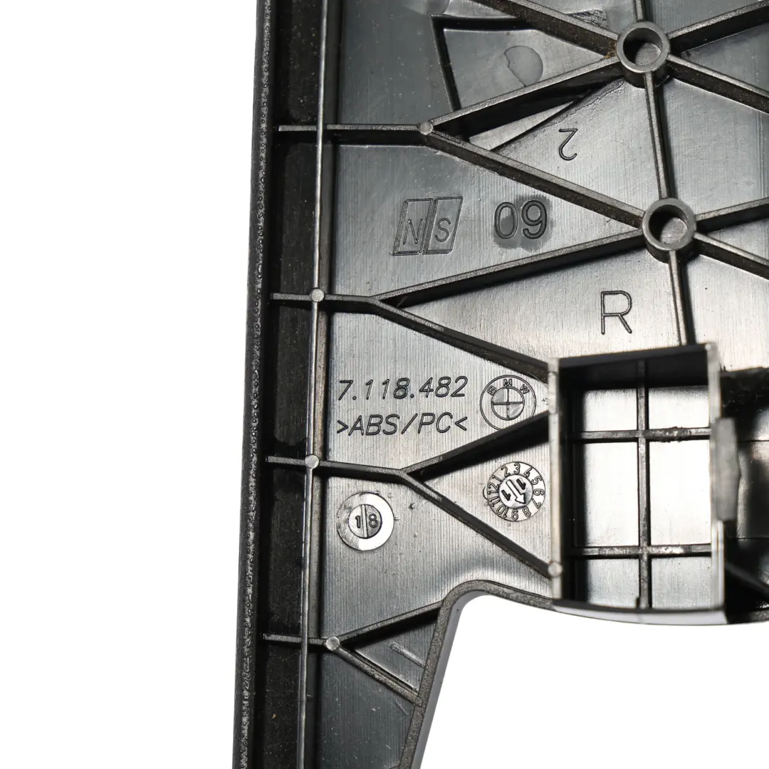 Asiento Exterior Rail Cubierta Delantera Derecha Negro para BMW E87 con número de pieza 7118482 BMW E87 Asiento Exterior Rail Cubierta Delantera Derecha Negro - SKU 7118482-4 - Número de pieza 7118482