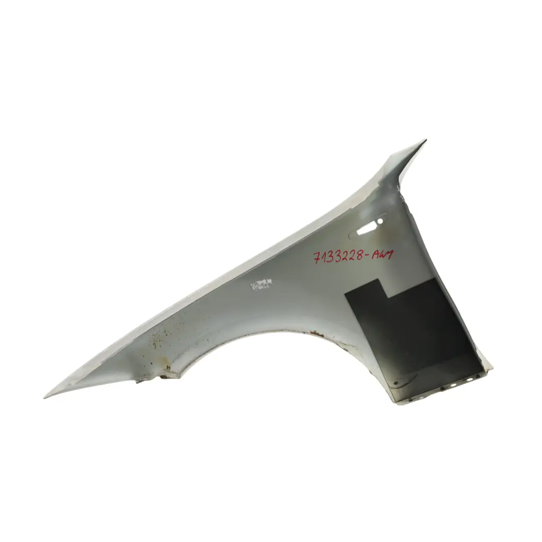 BMW E87 Panel Lateral Guardabarros Ala Delantera Derecha Alpinweiss 3 - 300 - SKU 7133228-AW1 - Número de pieza 7133228