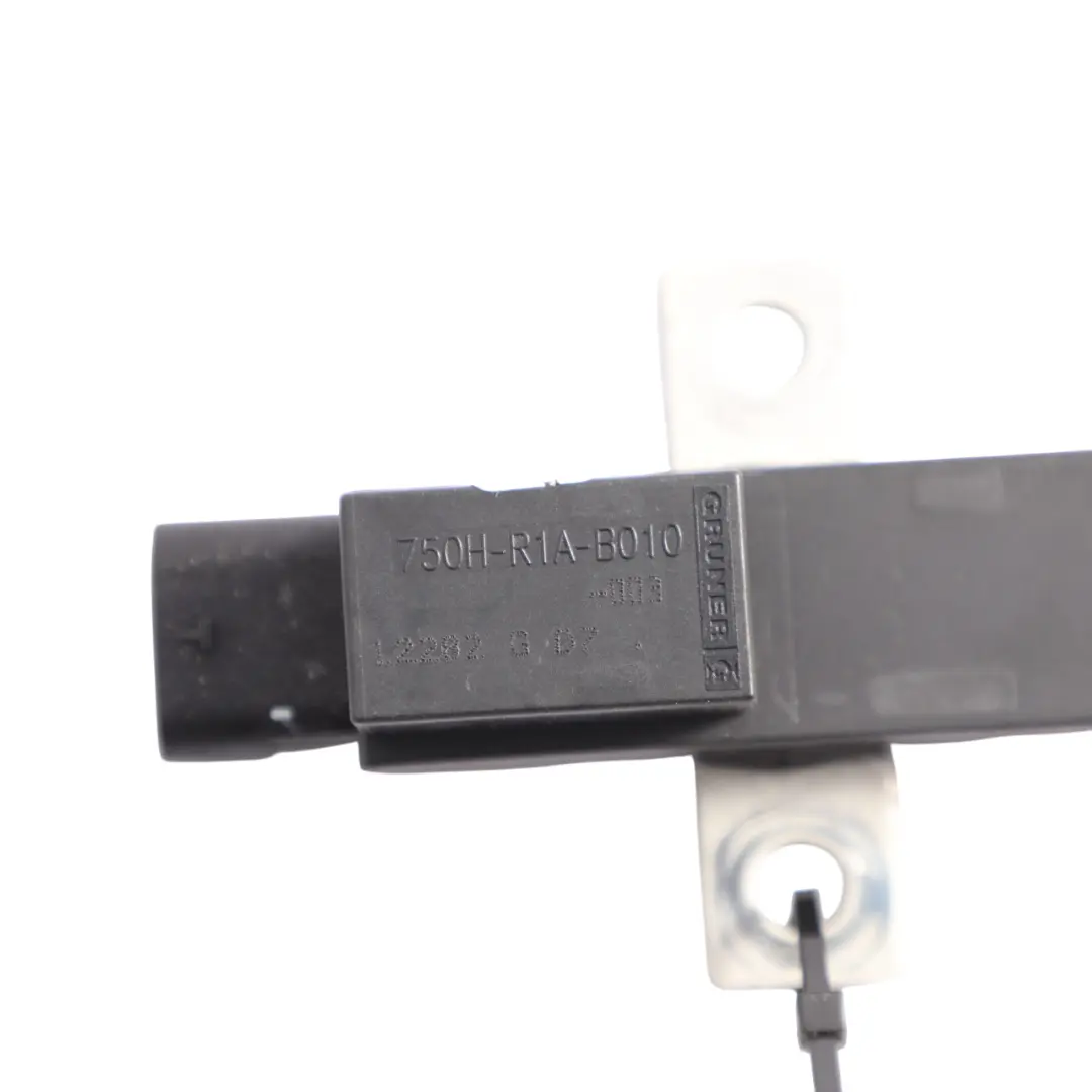 Fuse Box Relay Module Unit to Porsche Cayenne 92A with Part number 750H-R1A-B010 Porsche Cayenne 92A Fuse Box Relay Module Unit - SKU 750H-R1A-B010 - Part number 750H-R1A-B010