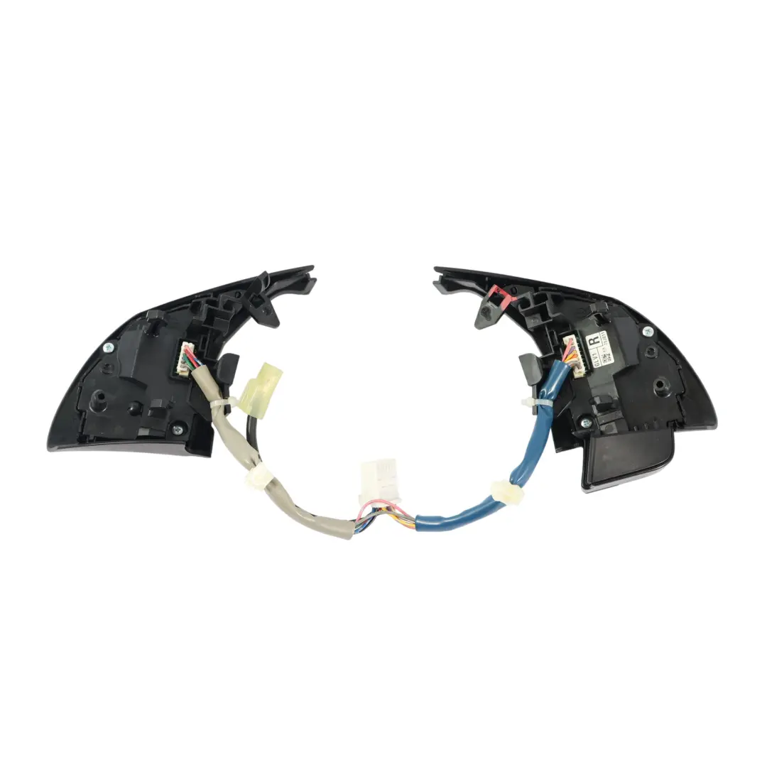 Mk6 Panel Przycisków Wielofunkcyjnych Kierownicy do Mazda o numerze GLV175J011 Mazda Mk6 Panel Przycisków Wielofunkcyjnych Kierownicy - SKU GLV175J011 - Numer Części GLV175J011