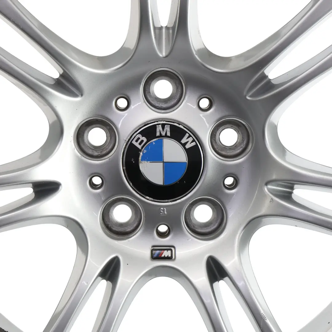 Srebrna Felga Aluminiowa 18" 8J ET:30 M Styling 350 do BMW F10 F11 F12 o numerze 7842650 BMW F10 F11 F12 Srebrna Felga Aluminiowa 18" 8J ET:30 M Styling 350 - SKU 7842650-1 - Numer Części 7842650