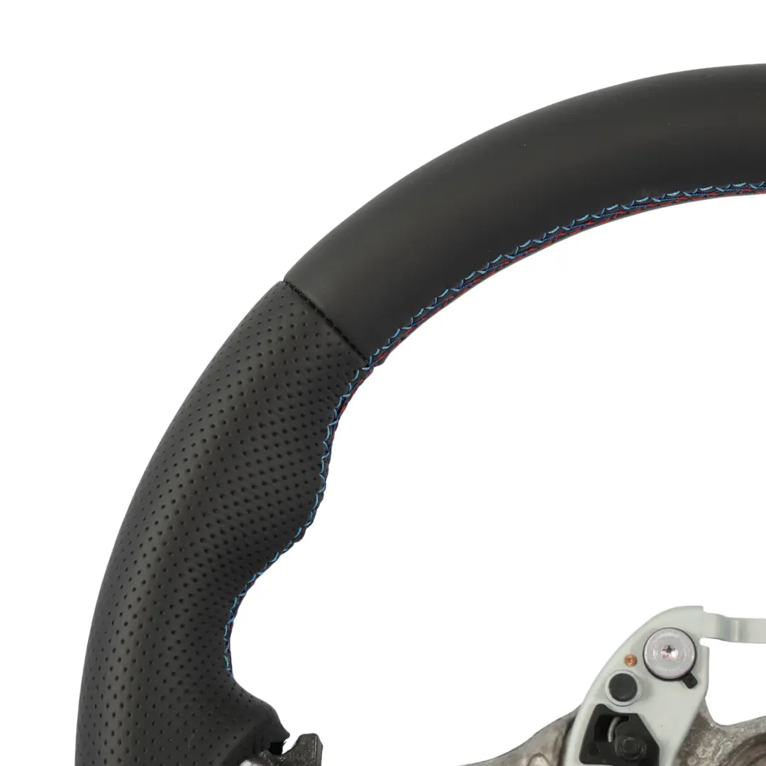 Volant en cuir noir pour BMW F20 F21 LCI F30 F31 F32 M Sport NEW à propos du numéro de pièce 7850403 BMW F20 F21 LCI F30 F31 F32 M Sport NEW Volant en cuir noir - SKU 7850403-9 - Numéro de pièce 7850403
