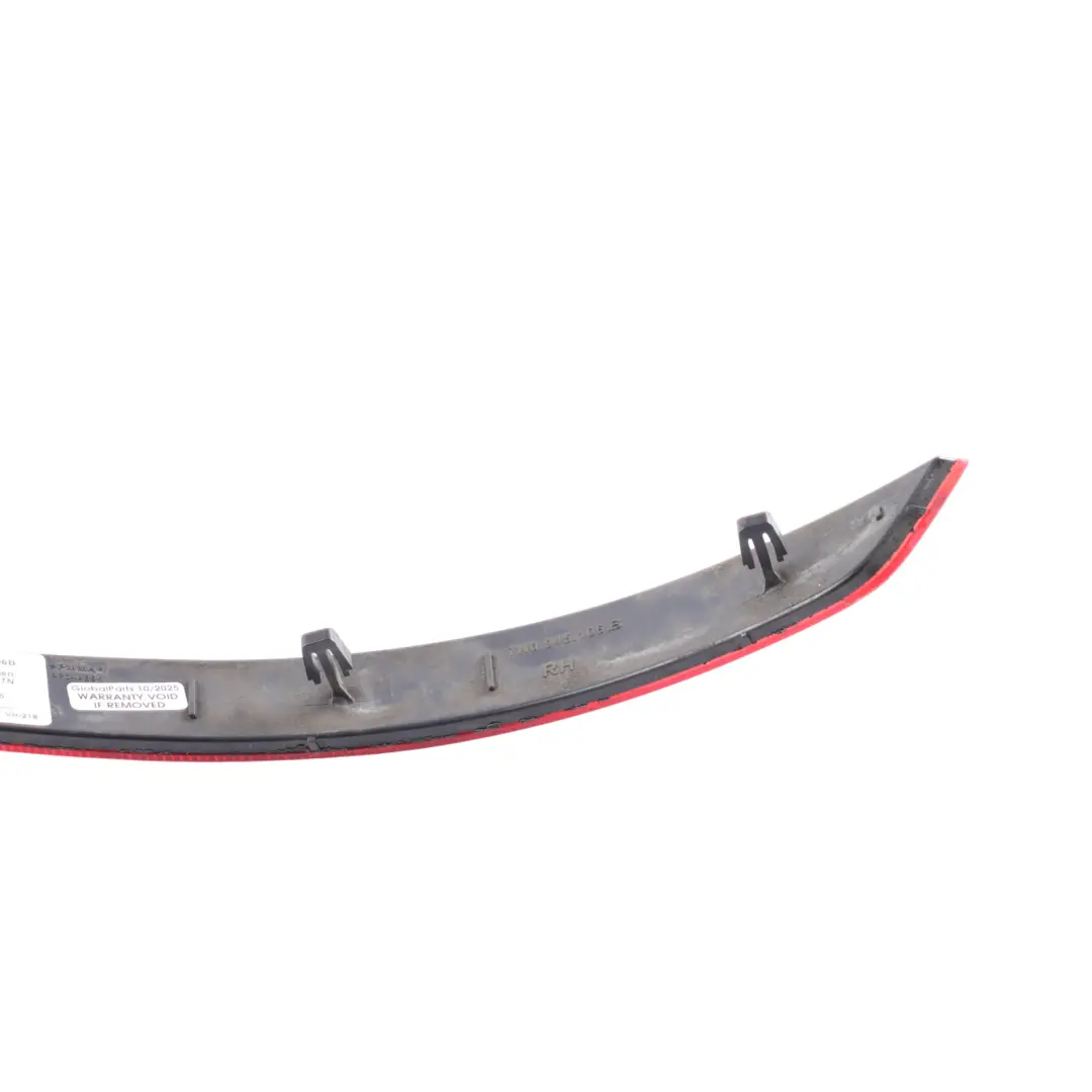 7N Reflector Luz Trasero Inferior Derecho para Volkswagen Sharan con número de pieza 7N0945106B Volkswagen Sharan 7N Reflector Luz Trasero Inferior Derecho - SKU 7N0945106B - Número de pieza 7N0945106B