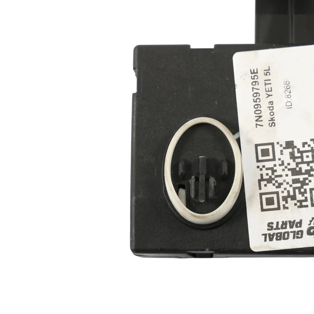 Moduł Sterownik Drzwi Lewy Prawy Tył do Skoda Yeti 5L o numerze 7N0959795E Skoda Yeti 5L Moduł Sterownik Drzwi Lewy Prawy Tył - SKU 7N0959795E - Numer Części 7N0959795E