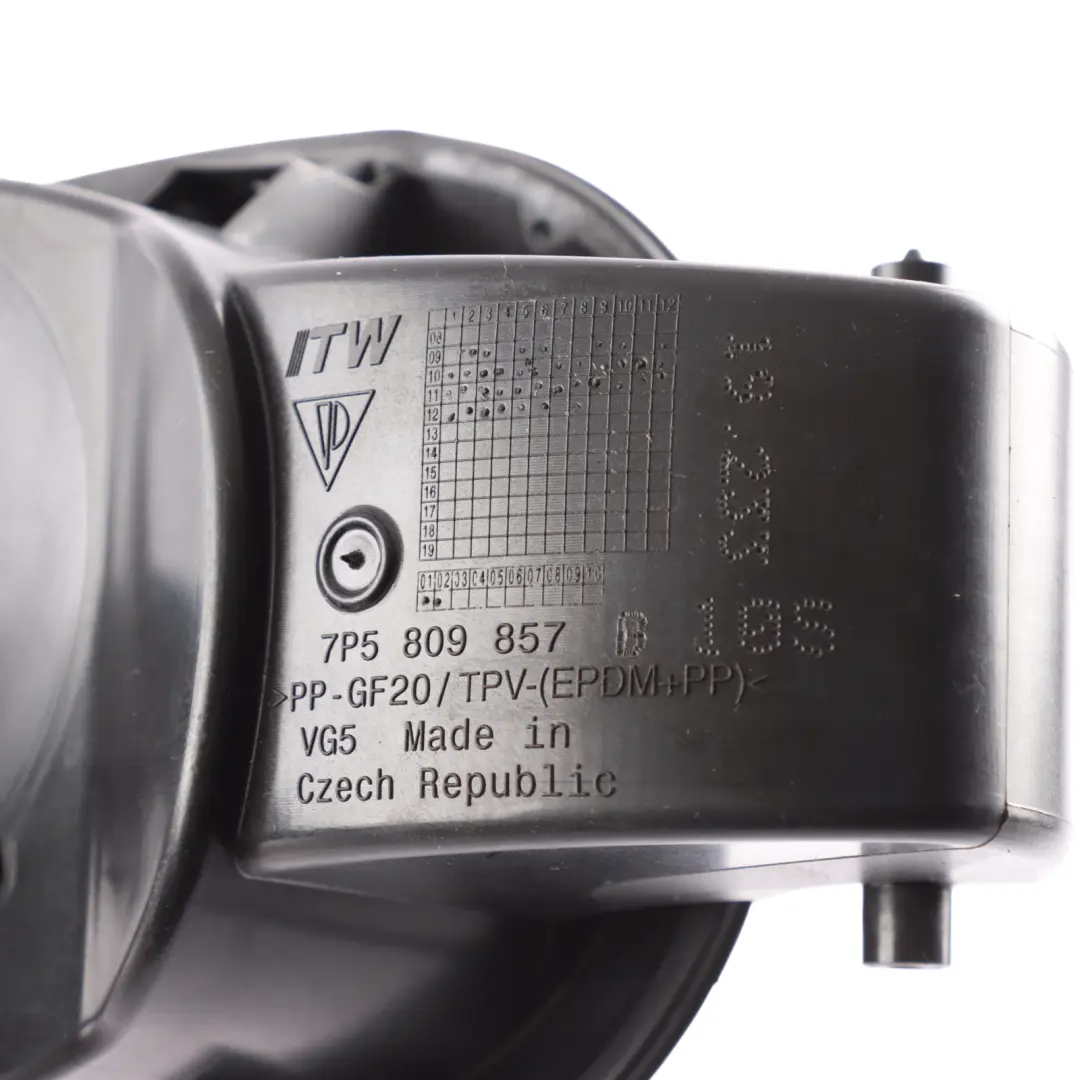 Flap Filler Recess Mechanism to Porsche Cayenne 92A 3.0 Diesel Fuel Tank with Part number 7P5809857B Porsche Cayenne 92A 3.0 Diesel Fuel Tank Flap Filler Recess Mechanism - SKU 7P5809857B - Part number 7P5809857B