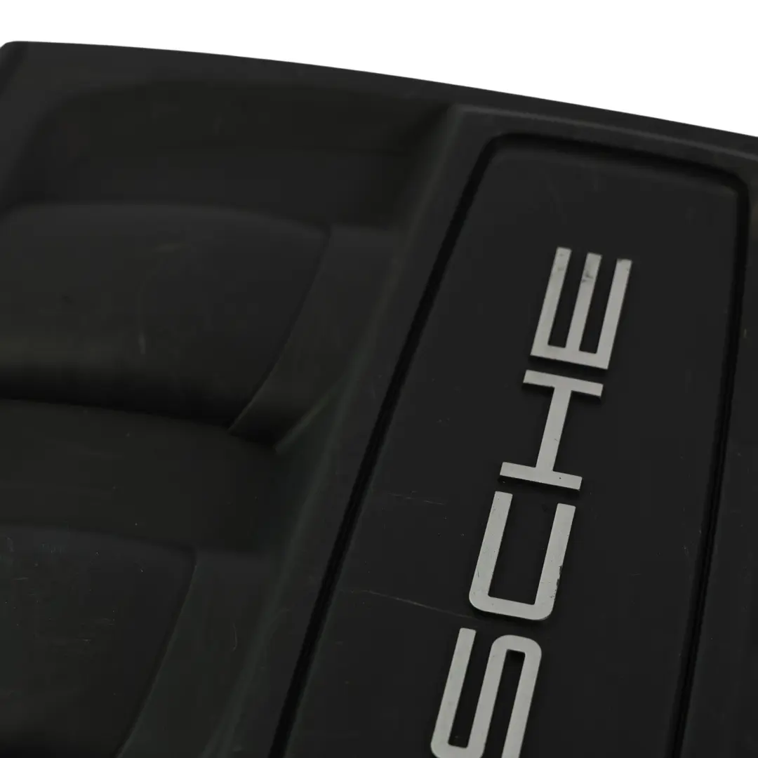 Cubierta Del Motor Panel Superior 7PP103925D para Porsche Cayenne 92A 3.0 TDI V6 con número de pieza 97011009031-1 Porsche Cayenne 92A 3.0 TDI V6 Cubierta Del Motor Panel Superior 7PP103925D - SKU 97011009031-1 - Número de pieza 97011009031-1