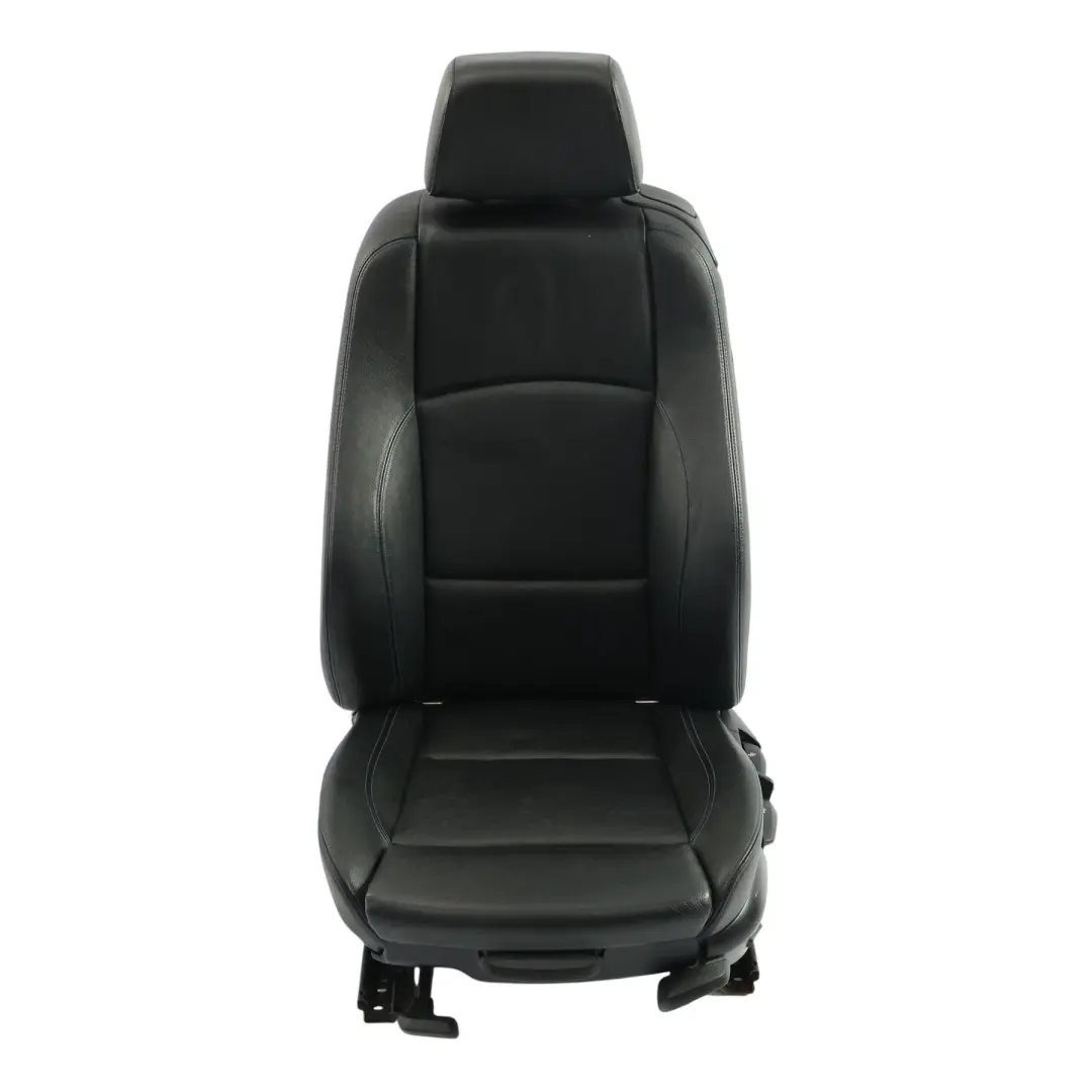 Fotel Sport Lewy Przód Skóra Boston Czarny Niebieski do BMW E88 Cabrio o numerze 8053969 BMW E88 Cabrio Fotel Sport Lewy Przód Skóra Boston Czarny Niebieski - SKU 8053969-1 - Numer Części 8053969