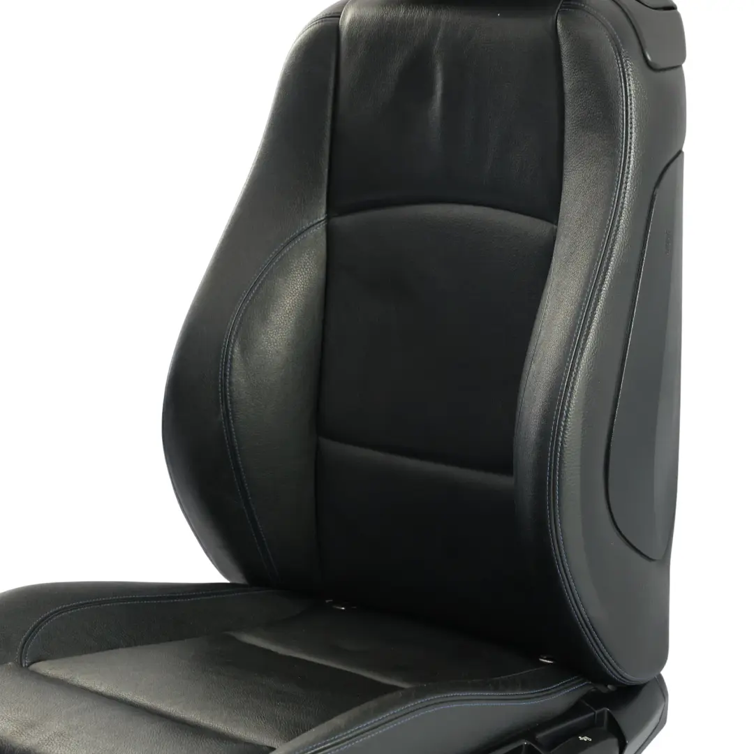 Siège avant gauche chauffant cuir Boston Black Blue pour BMW E88 Convertible M Sport à propos du numéro de pièce 8053969 BMW E88 Convertible M Sport Siège avant gauche chauffant cuir Boston Black Blue - SKU 8053969-1 - Numéro de pièce 8053969