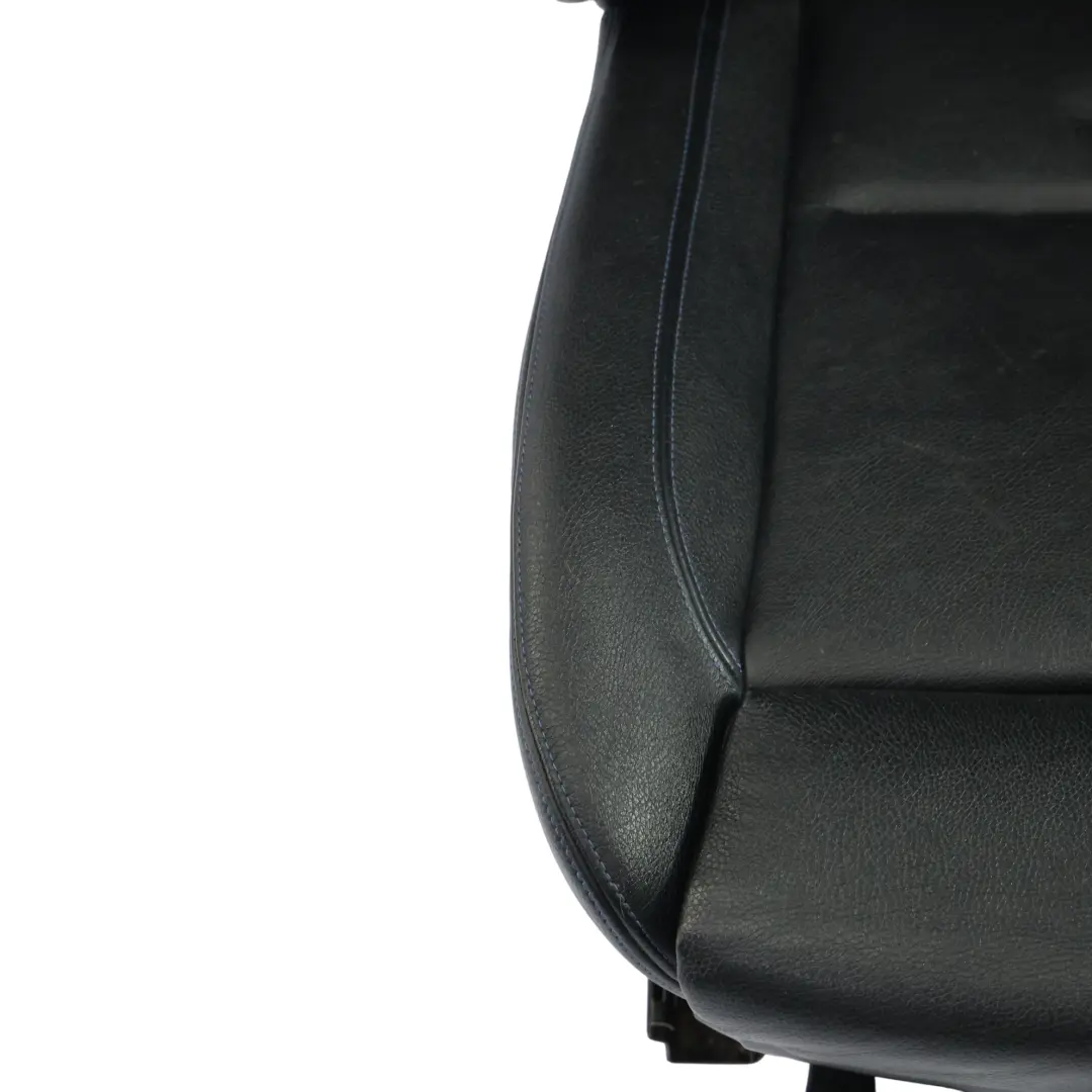 Siège avant gauche chauffant cuir Boston Black Blue pour BMW E88 Convertible M Sport à propos du numéro de pièce 8053969 BMW E88 Convertible M Sport Siège avant gauche chauffant cuir Boston Black Blue - SKU 8053969-1 - Numéro de pièce 8053969