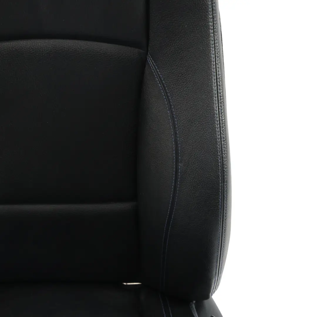 Siège avant gauche chauffant cuir Boston Black Blue pour BMW E88 Convertible M Sport à propos du numéro de pièce 8053969 BMW E88 Convertible M Sport Siège avant gauche chauffant cuir Boston Black Blue - SKU 8053969-1 - Numéro de pièce 8053969