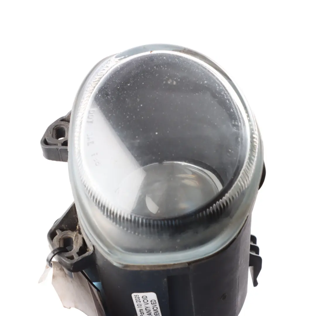 Lampa przeciwmgielna halogen lewy do BMW E53 X5 o numerze 8409025 BMW E53 X5 Lampa przeciwmgielna halogen lewy - SKU 8409025 - Numer Części 8409025