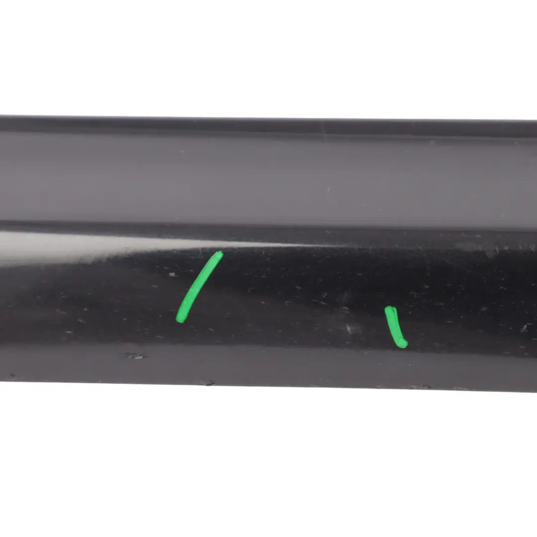 Listwa Drzwiowa Przednia Prawa Czarny Phantom Z9Y do Audi A4 B7 8E o numerze 8E0853960C Audi A4 B7 8E Listwa Drzwiowa Przednia Prawa Czarny Phantom Z9Y - SKU 8E0853960C-PHB - Numer Części 8E0853960C