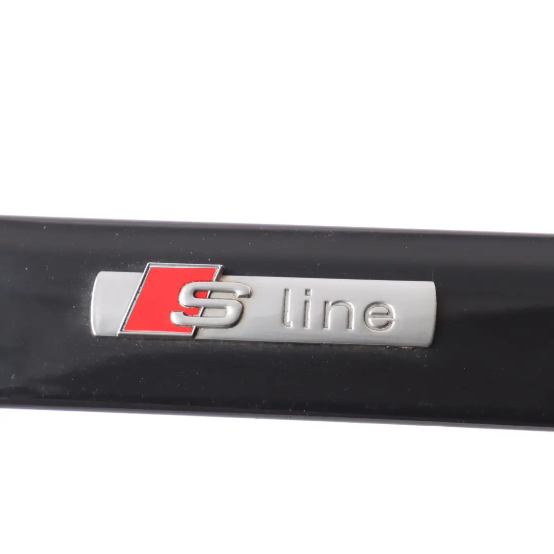 Moulure Porte Arrière Droite S Line Noir Phantom Z9Y pour Audi A4 B7 à propos du numéro de pièce 8E0853964 Audi A4 B7 Moulure Porte Arrière Droite S Line Noir Phantom Z9Y - SKU 8E0853964-PHB - Numéro de pièce 8E0853964